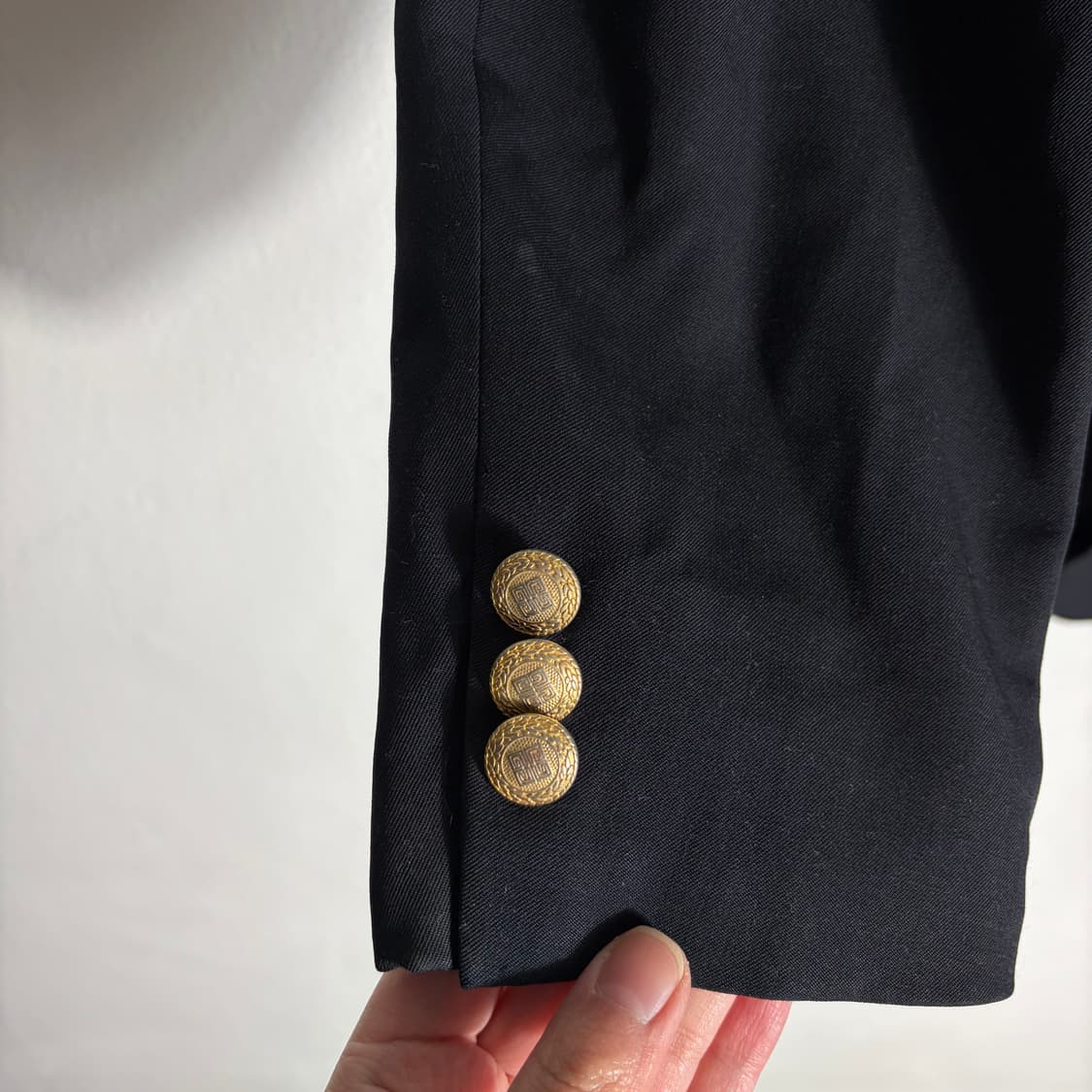 지방시 검정색 금장 버튼 블레이저(50) 상품이미지3