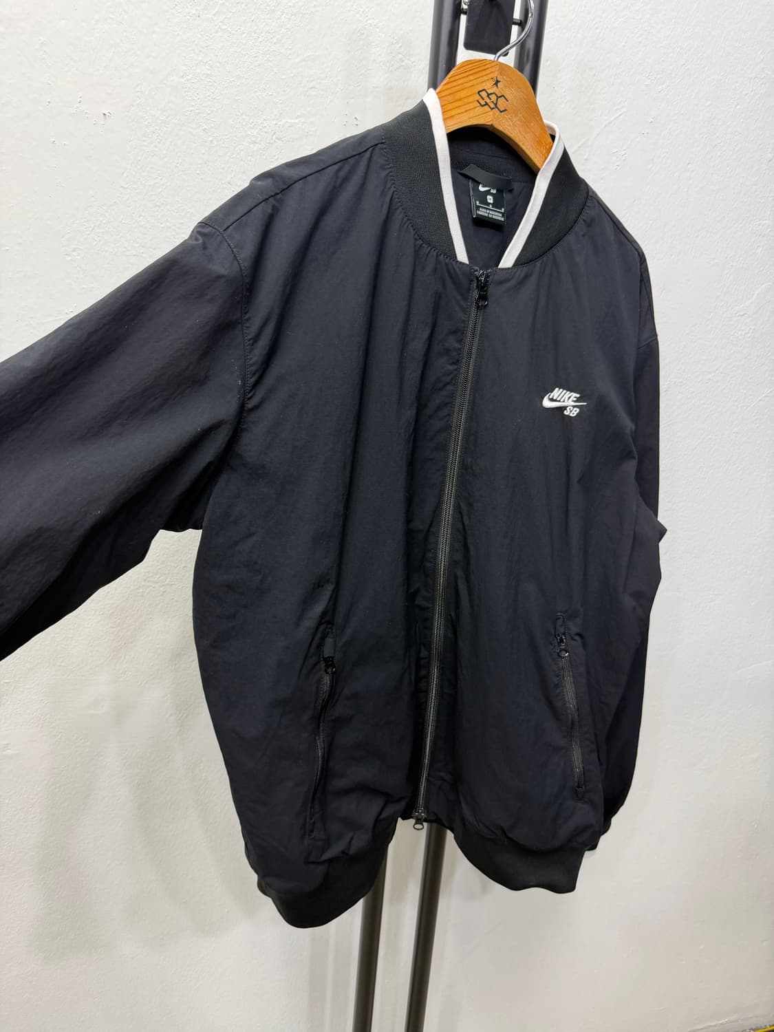정품) 나이키 SB 블랙 우븐 봄버 자켓 M 상품이미지2
