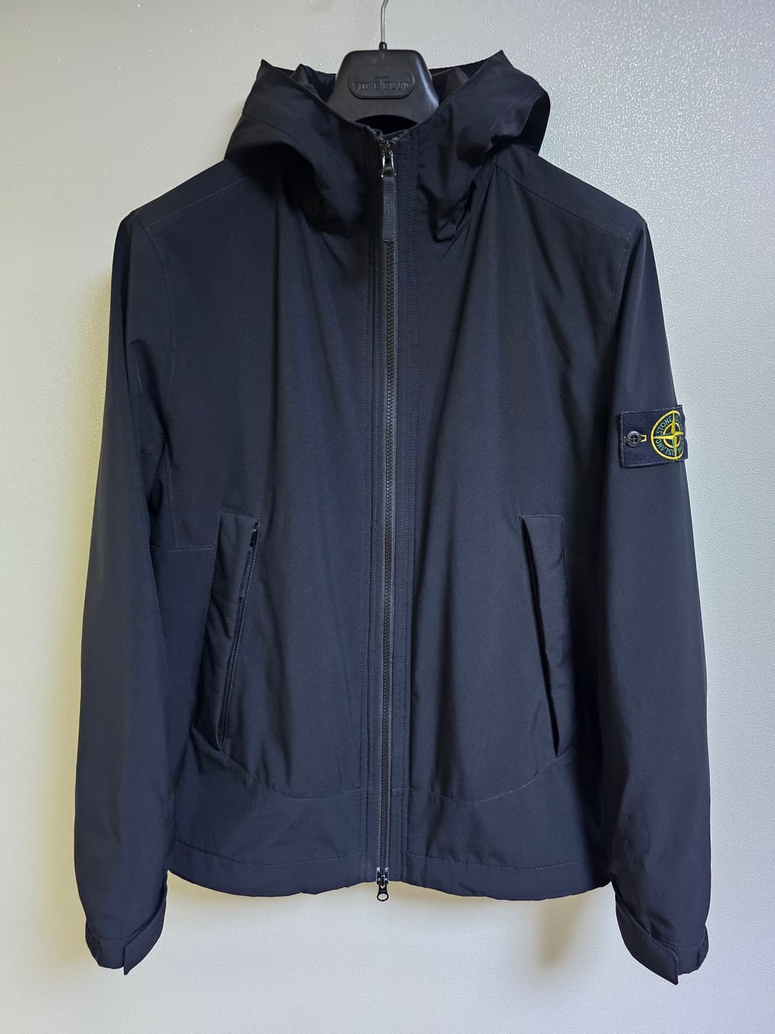 스톤아일랜드 소프트쉘 프리마로프트 자켓 상품이미지1