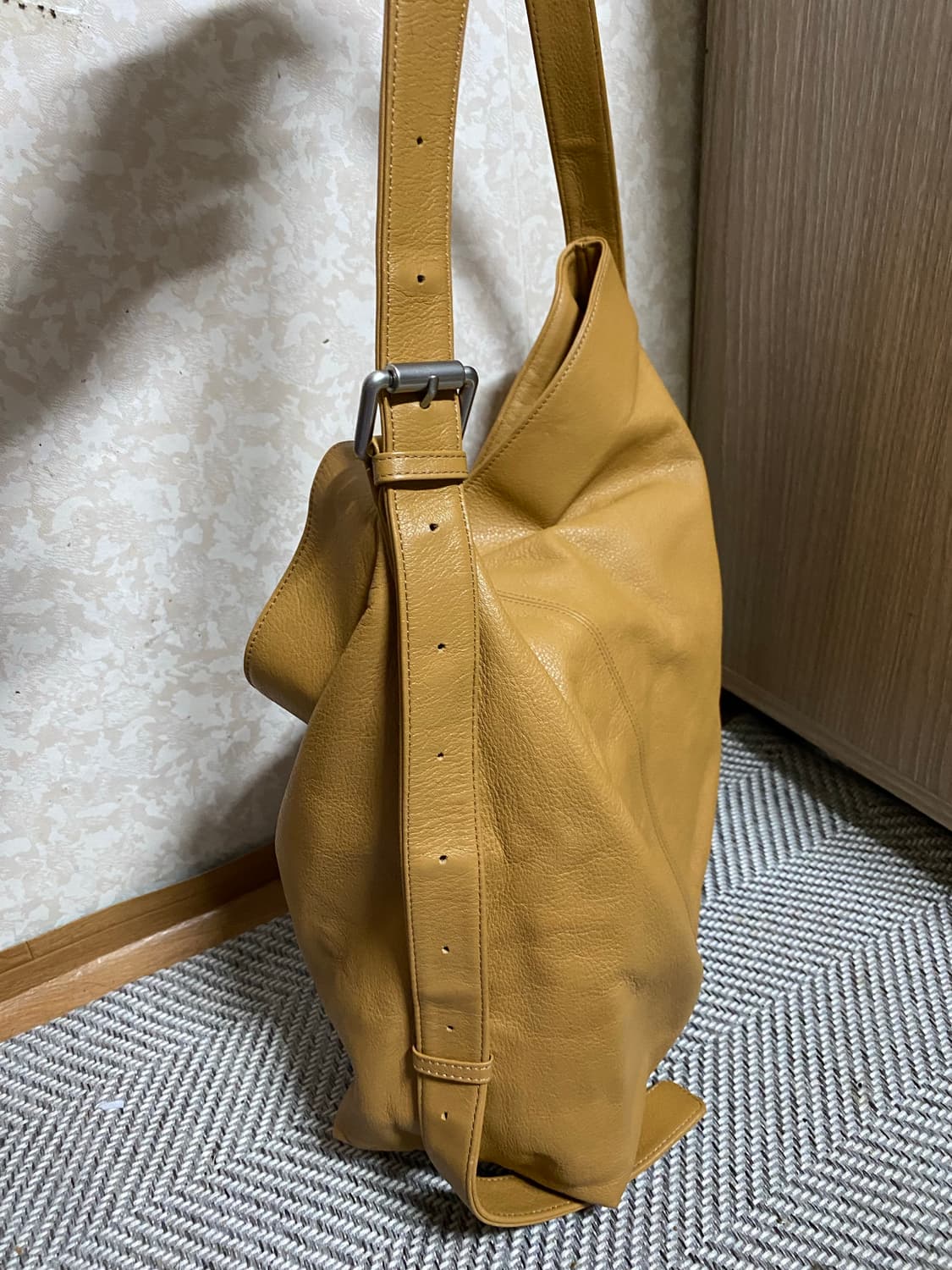 오버테이크 숄더백 가죽 상품이미지3