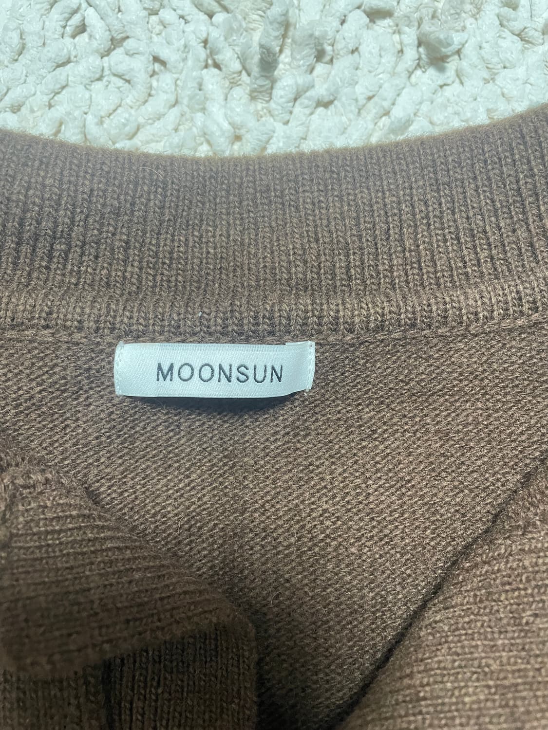 문썬 램스울 핀턱 칼라 니트 초콜릿 정가 14만 9천원 상품이미지3