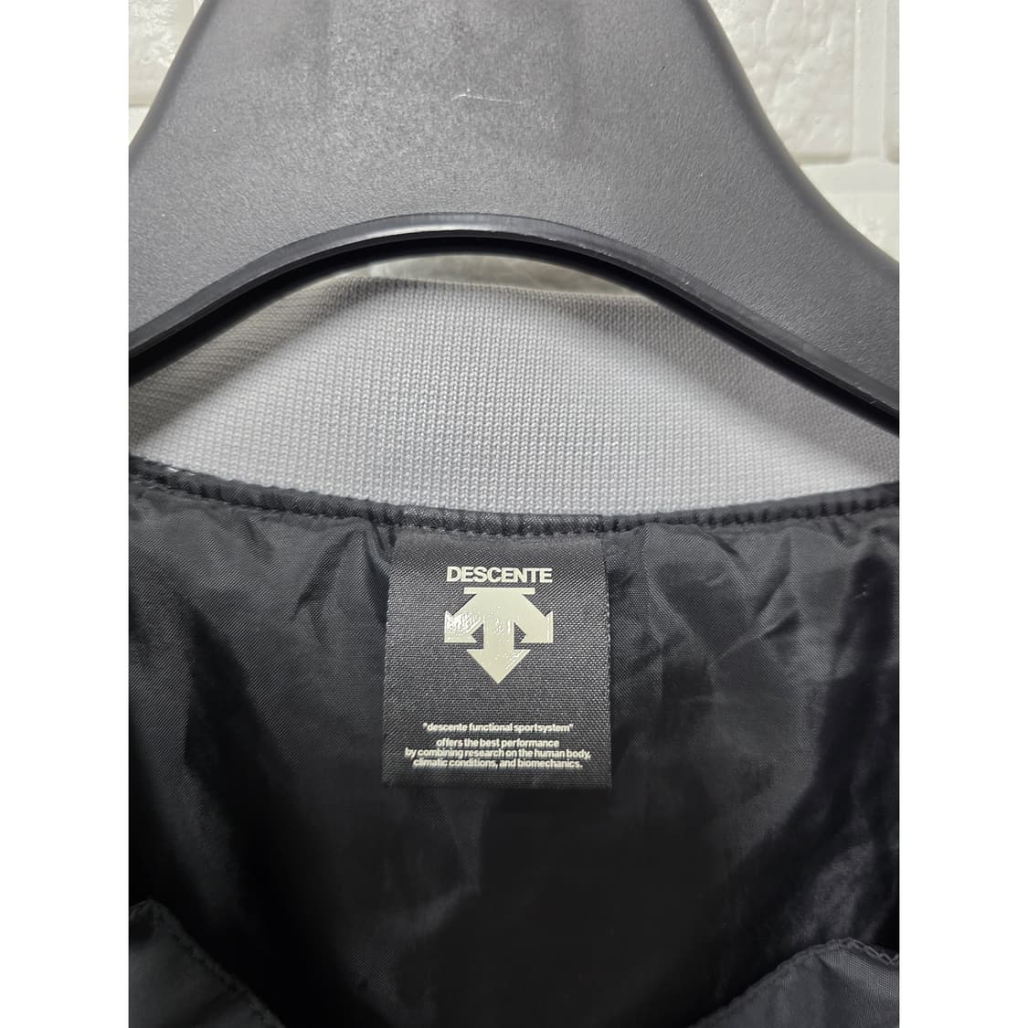 택포) 데상트 블랙 트레이닝복 95 상품이미지2