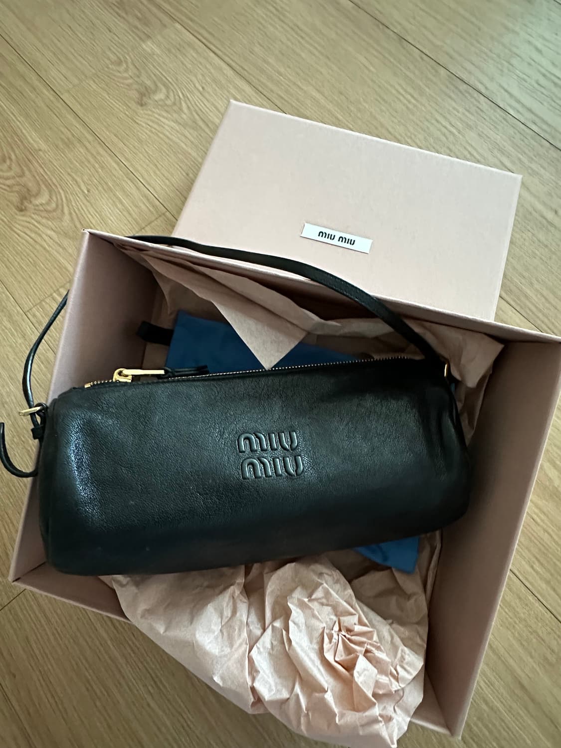 미우미우 나파 가죽 파우치 상품이미지2