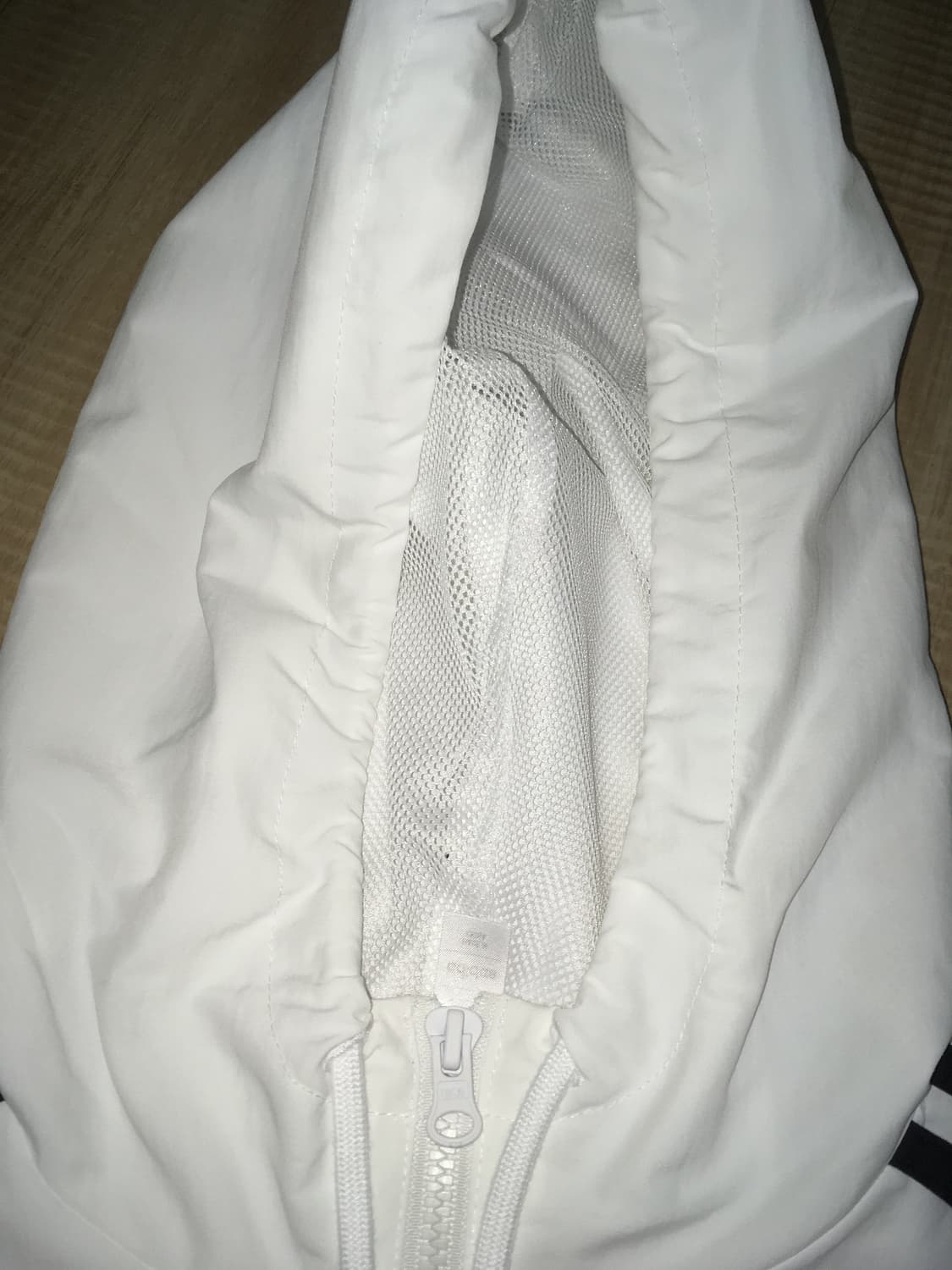 아디다스 새상품급 화이트 바람막이 삼선 상품이미지4