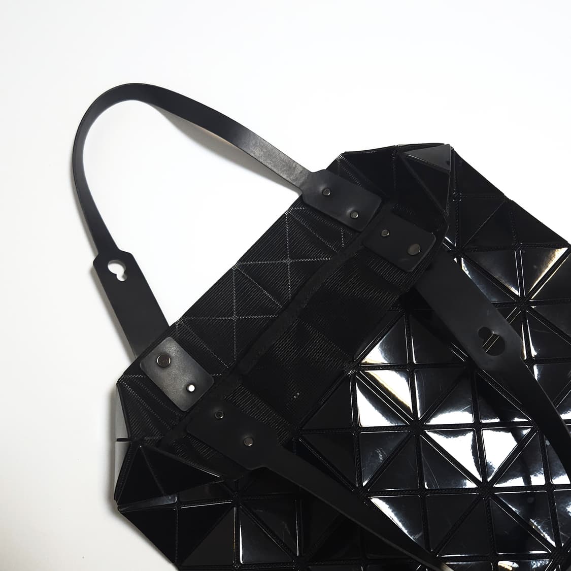 바오바오 이세이미야케 루센트 토트백 유광 블랙 상품이미지3