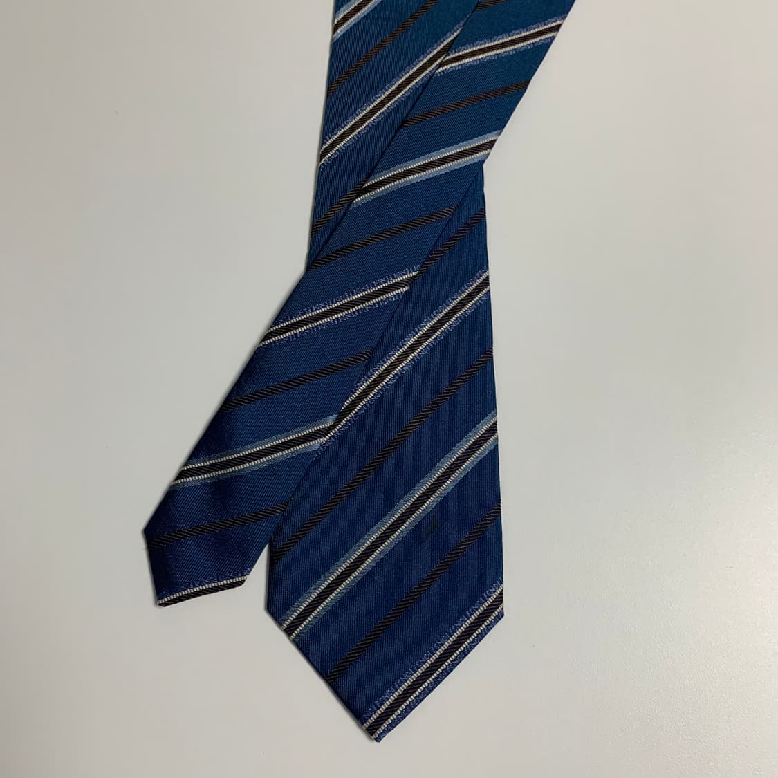 펜디(FENDI) 신형 스트라이프 모노그램 명품넥타이 A등급 이염존재 상품이미지3