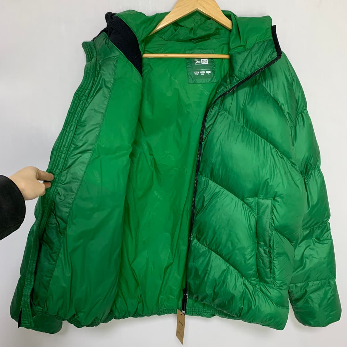 뉴에라 지퍼 디테일 사선 비대칭 퀄팅 후드 패딩 그린 2XL 110 상품이미지5