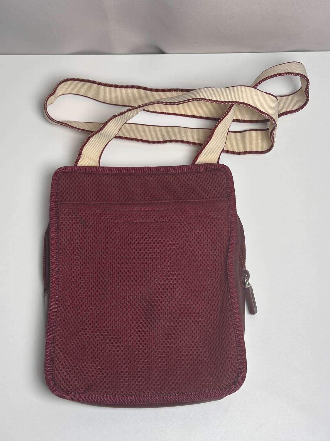 미우미우 버건디 레더 & 패브릭 크로스바디 백 unisex 상품이미지3