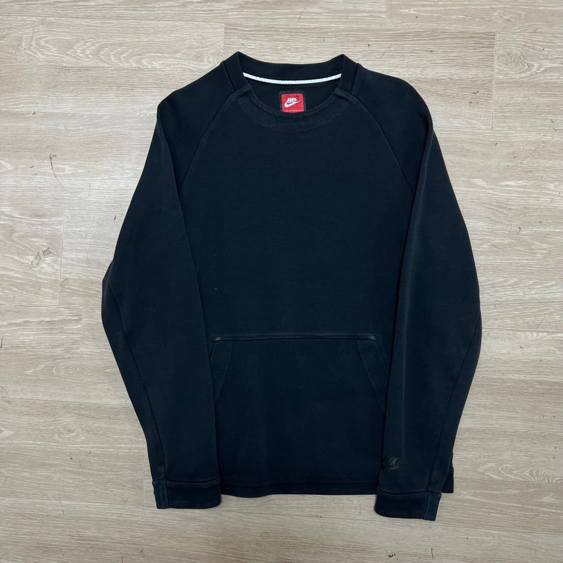 나이키 스우시 로고 맨투맨 크루넥 티셔츠 [블랙] S/90 상품이미지1