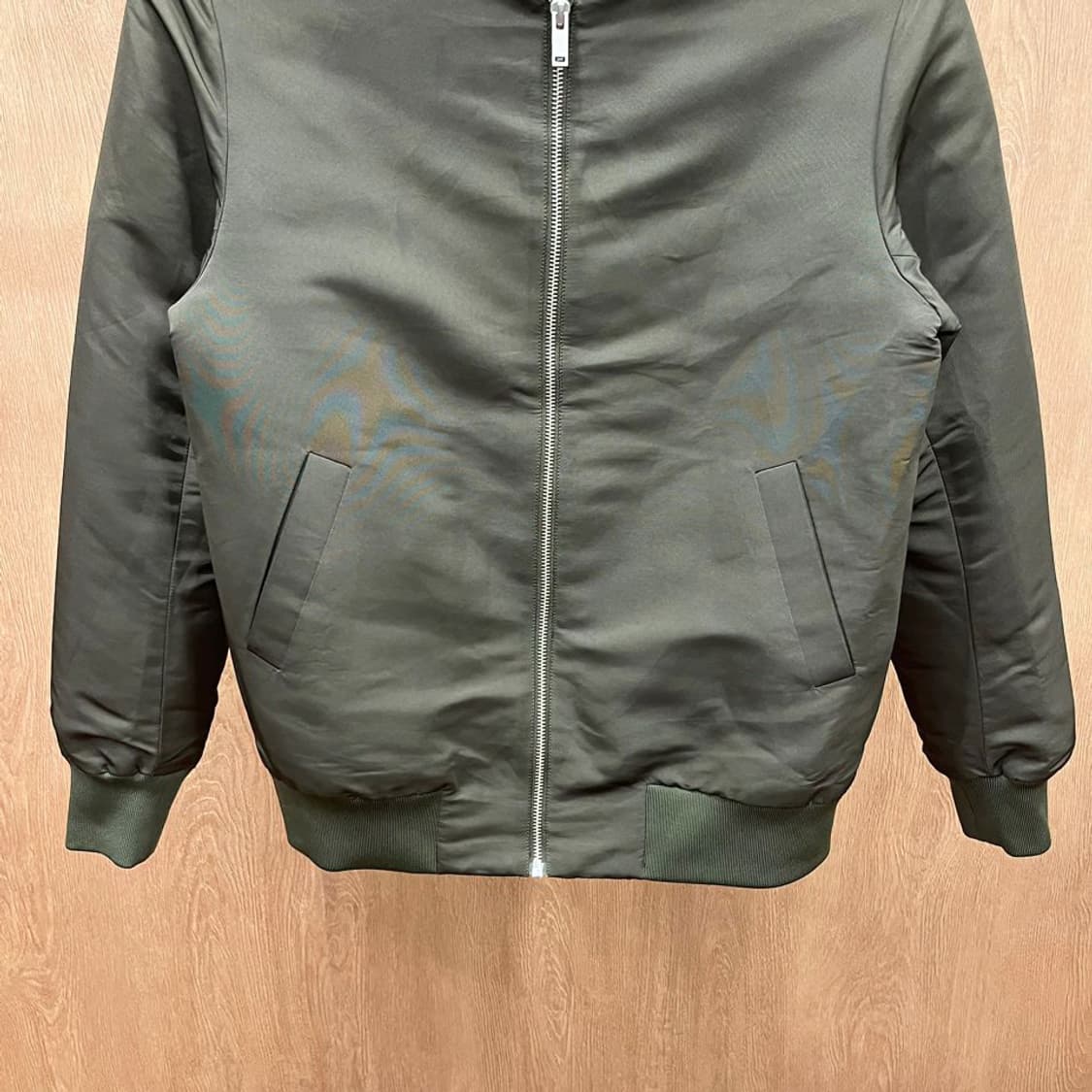 코스 봄버 자켓 항공 점퍼 리브 커프스 밑단 더블 포켓 디테일 카키 상품이미지5