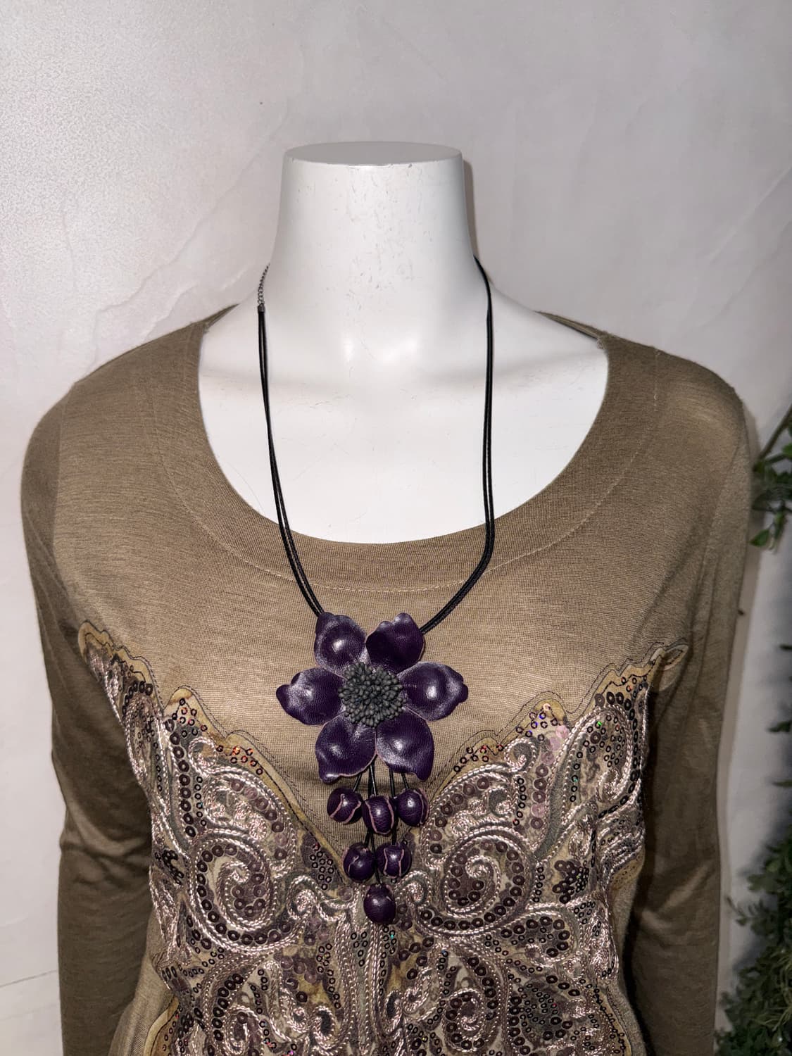 Deep purple ethnic leather flower 목걸이 상품이미지5