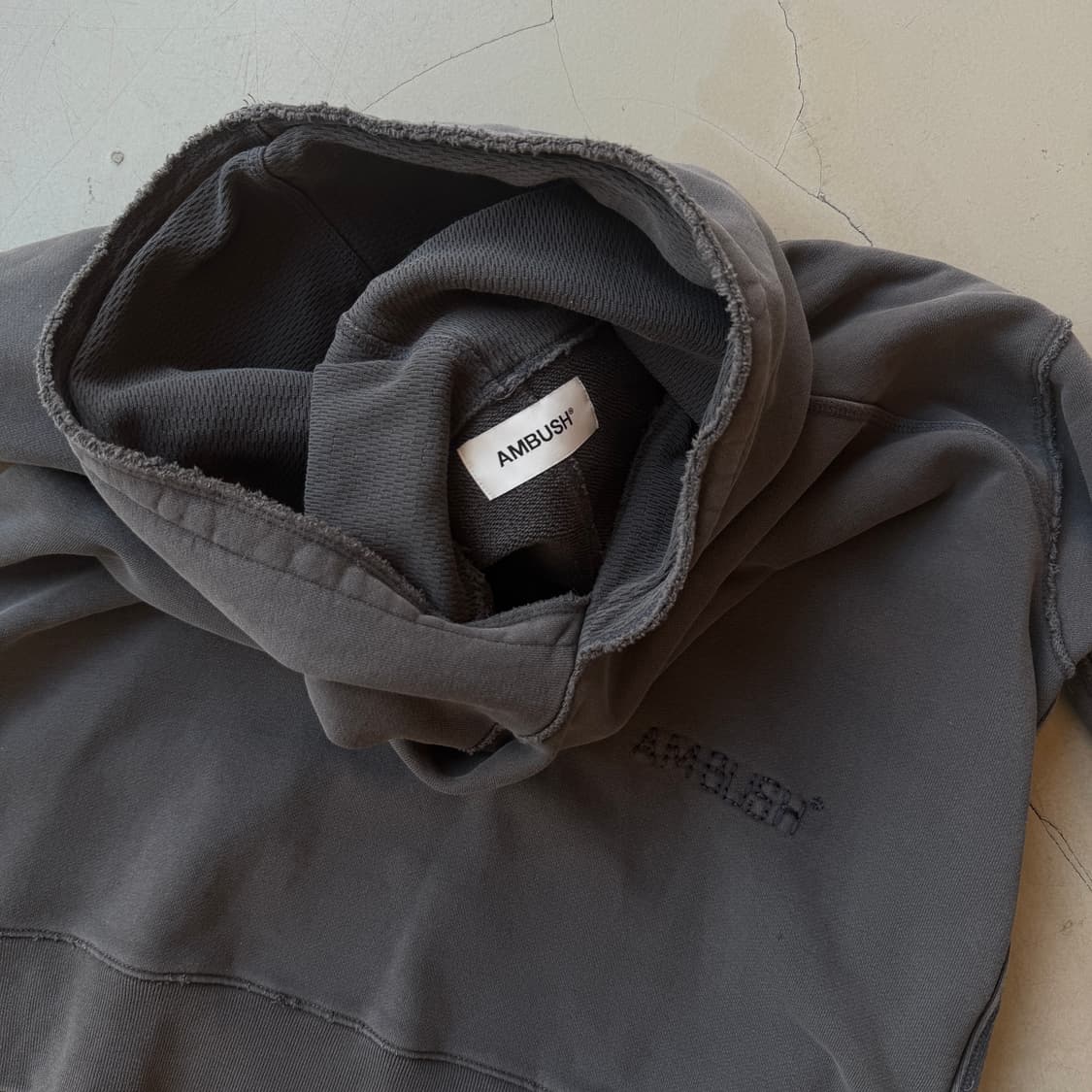 엠부쉬 피그먼트 컷오프 후드 상품이미지1