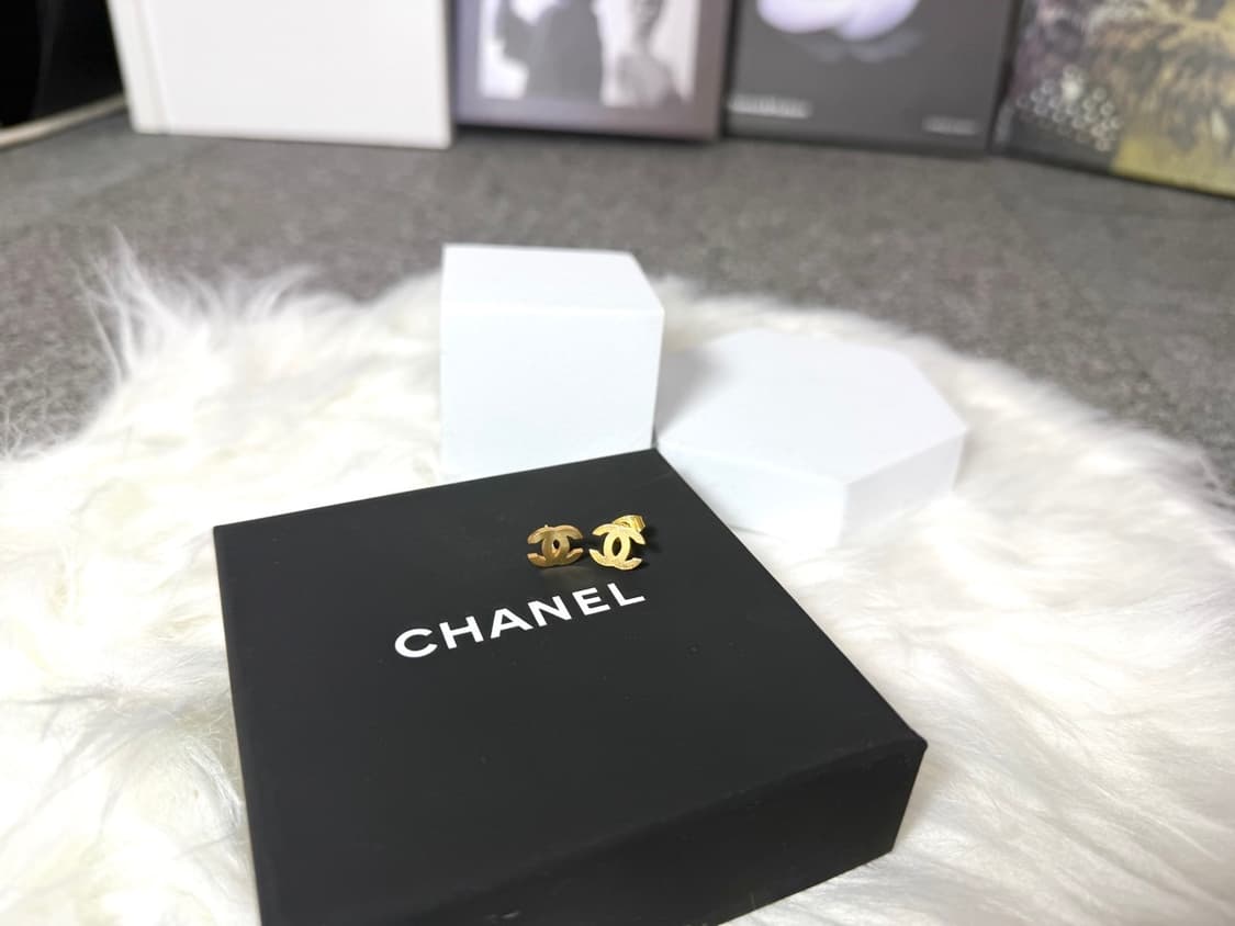 샤넬 심플 골드 이어링 상품이미지9