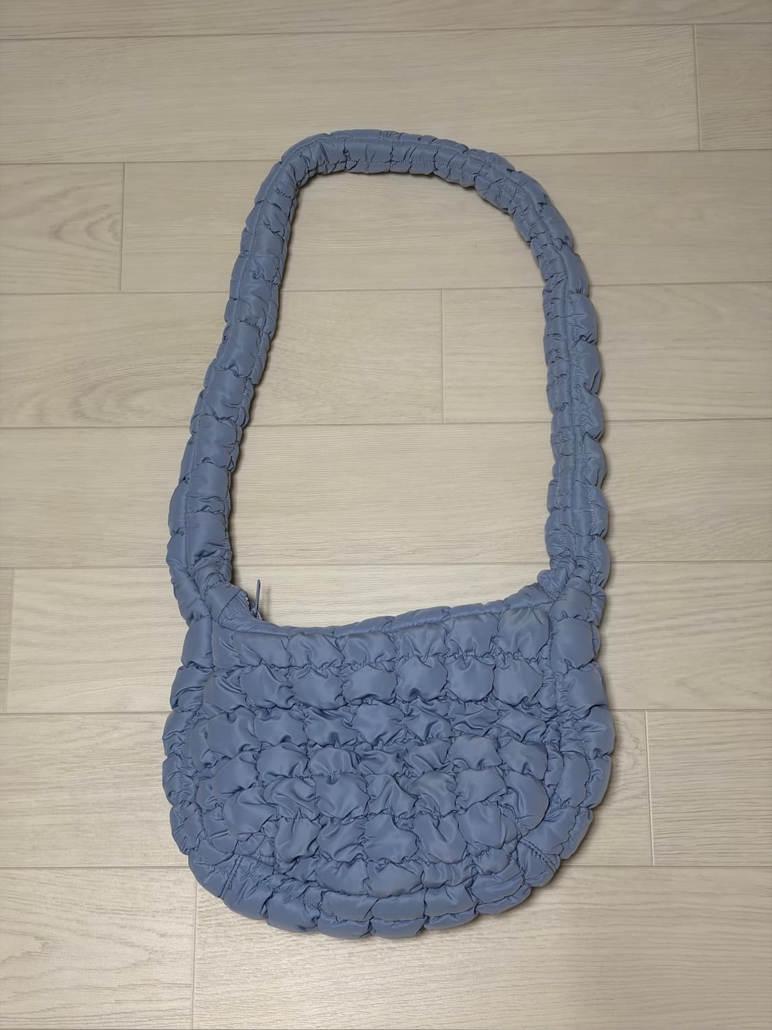 COS 코스 퀼티드 메신저백 라이트 블루 상품이미지1