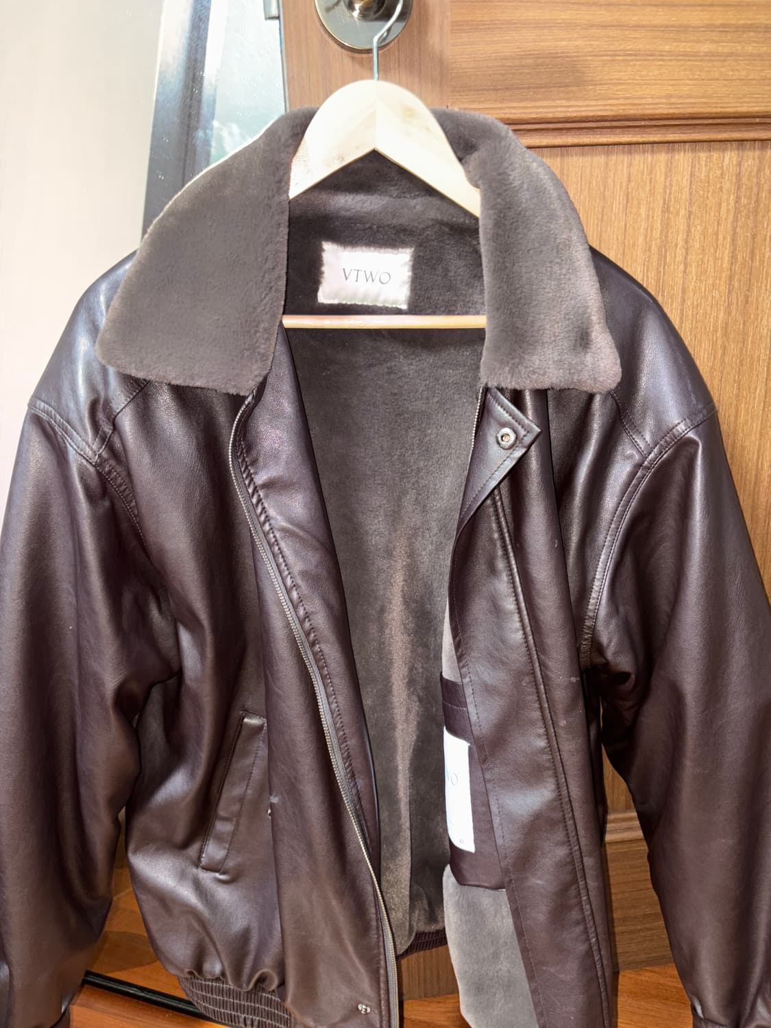 Vtwo 브라운 가죽 무스탕 상품이미지1