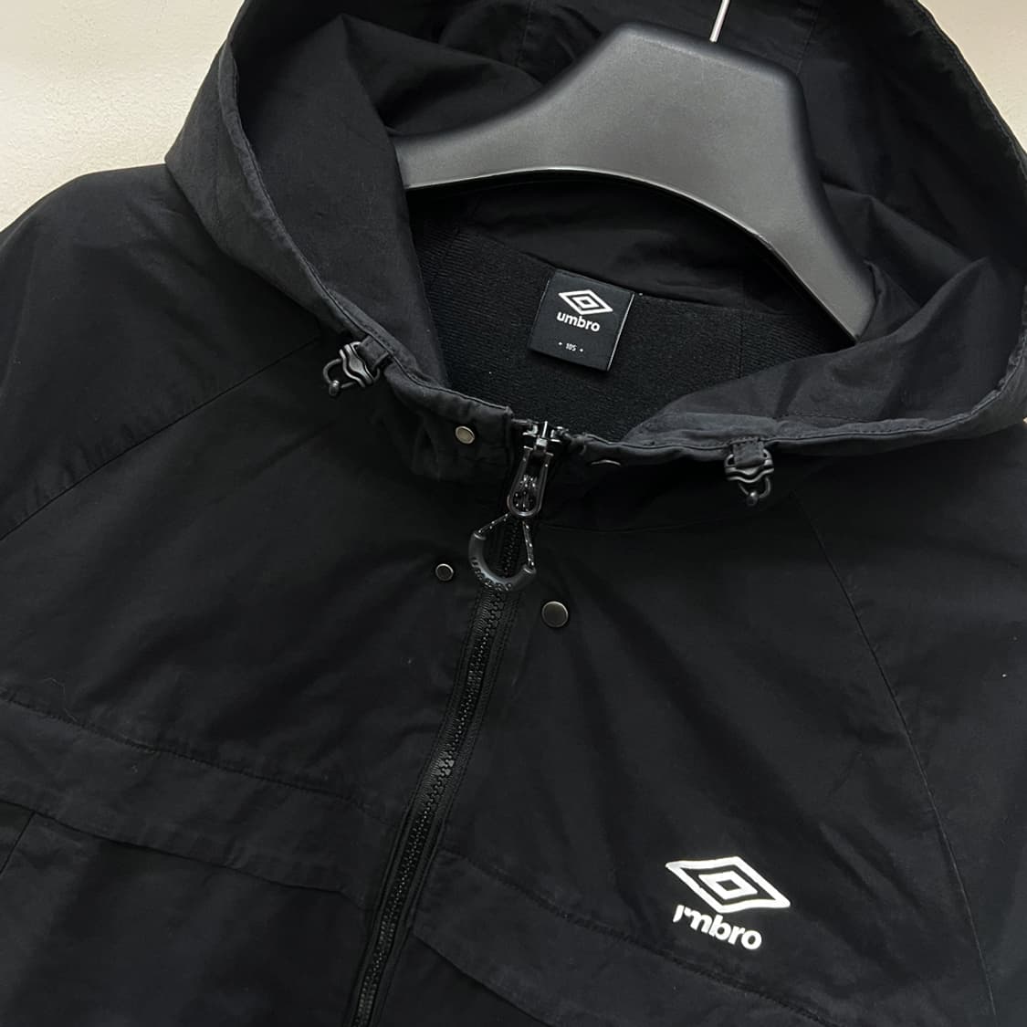 엄브로 백로고 후디 웜업 바람막이 자켓 105 상품이미지4