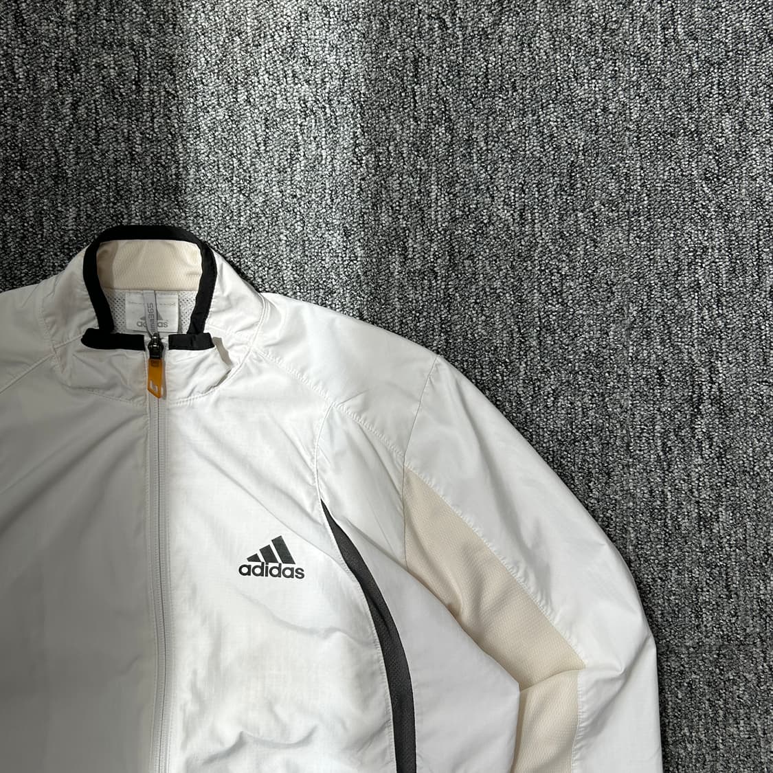 아디다스 화이트 배색 바람막이 상품이미지2