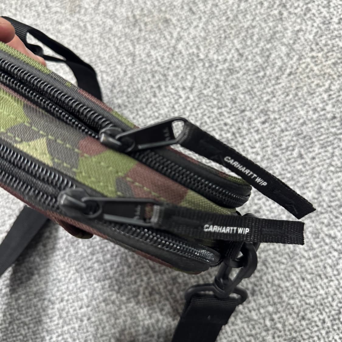 칼하트 WIP카모 에션셜 백 상품이미지3