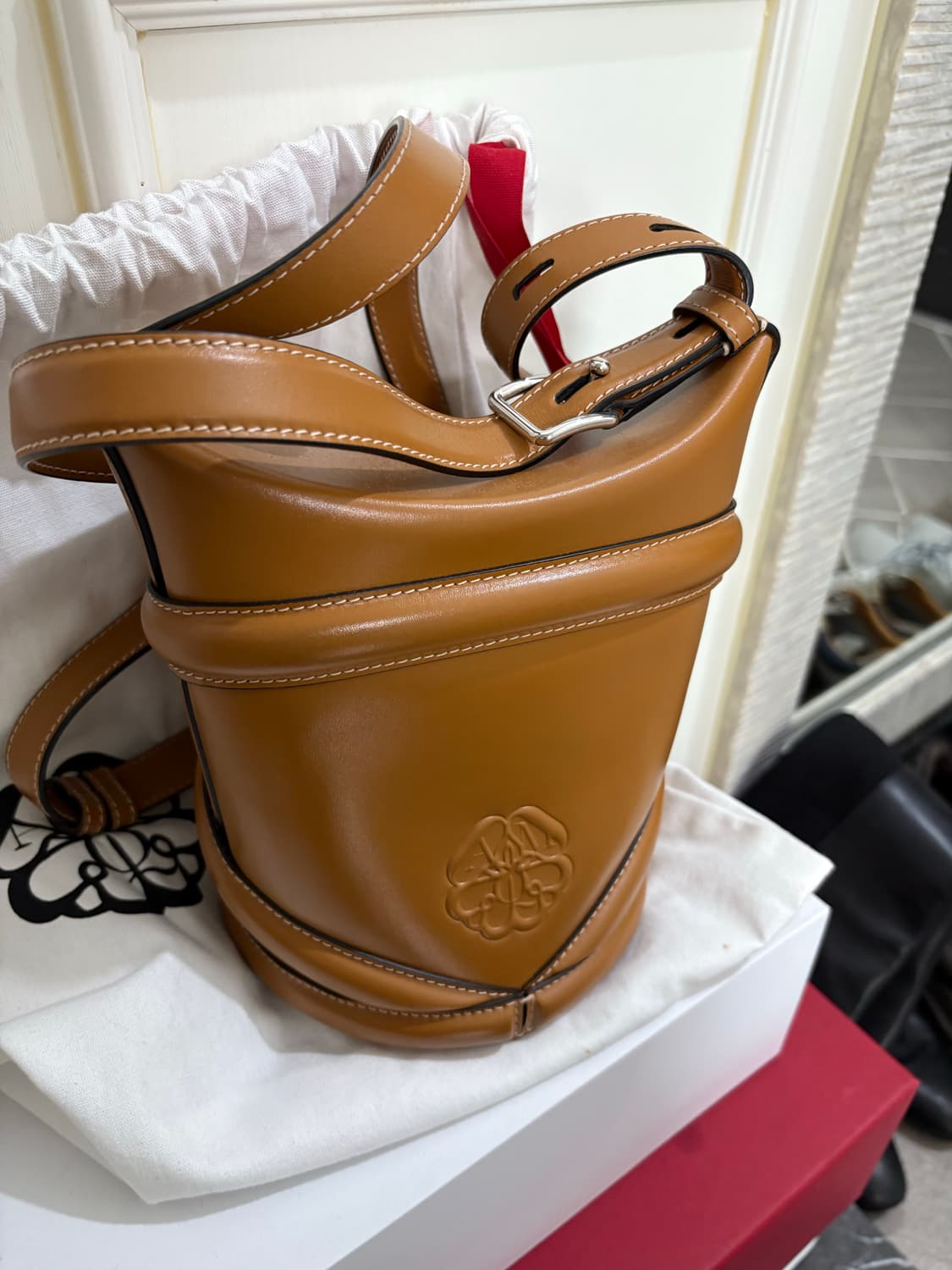  알렉산더 맥퀸 커브백 탄 상품이미지3