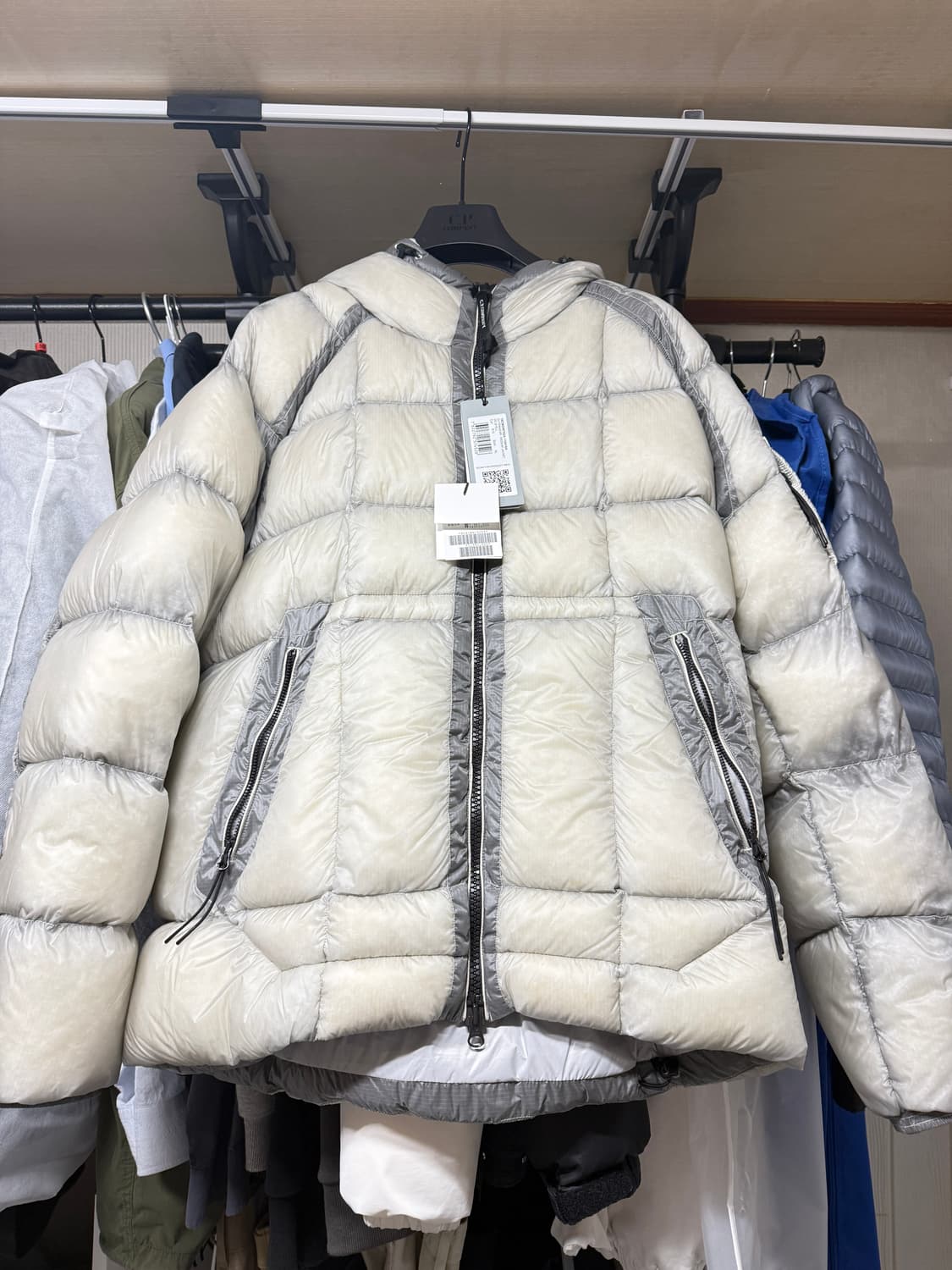 [XL] C.P. 컴퍼니 한국 한정 디디쉘 후드 다운 자켓 루나 상품이미지2