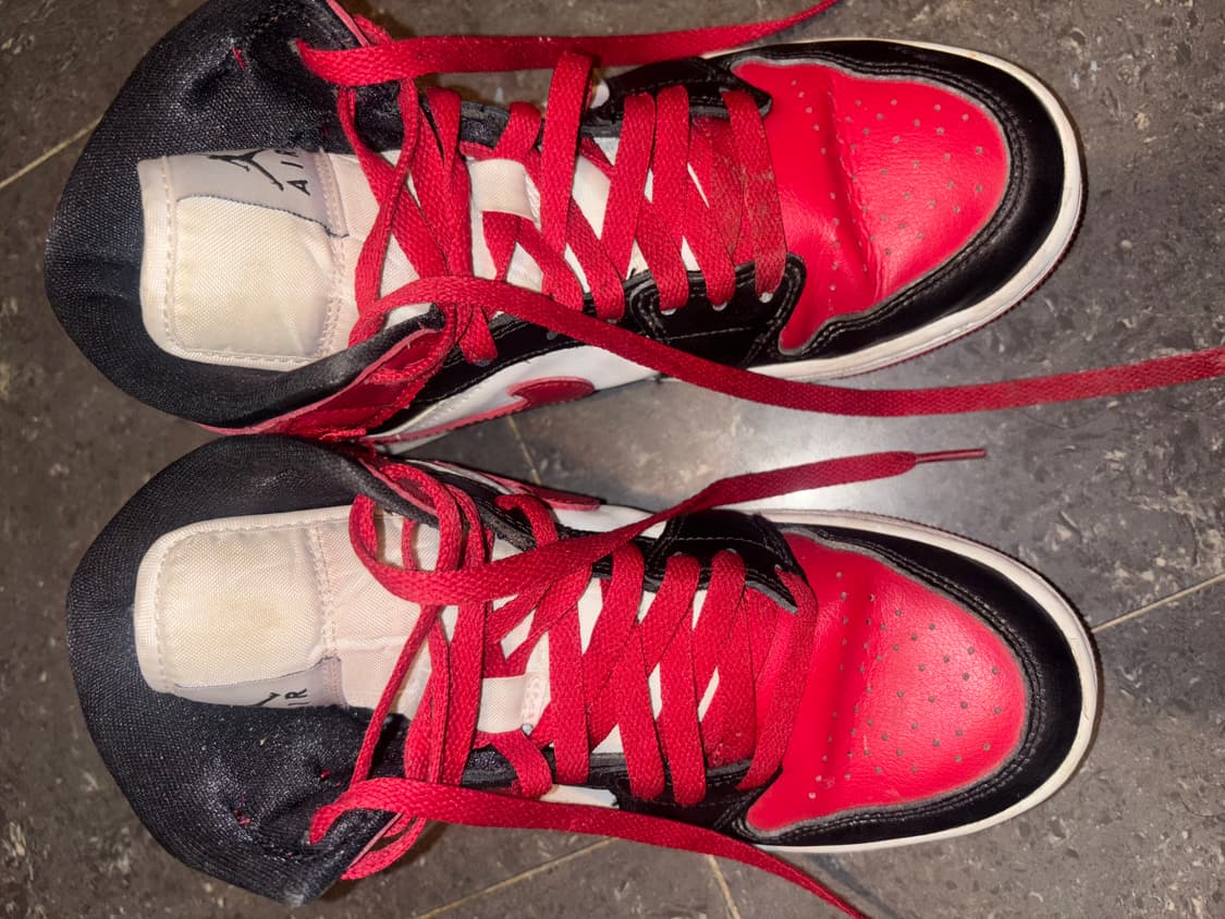 조던 1 미드 블랙 앤 짐레드 240 상품이미지3