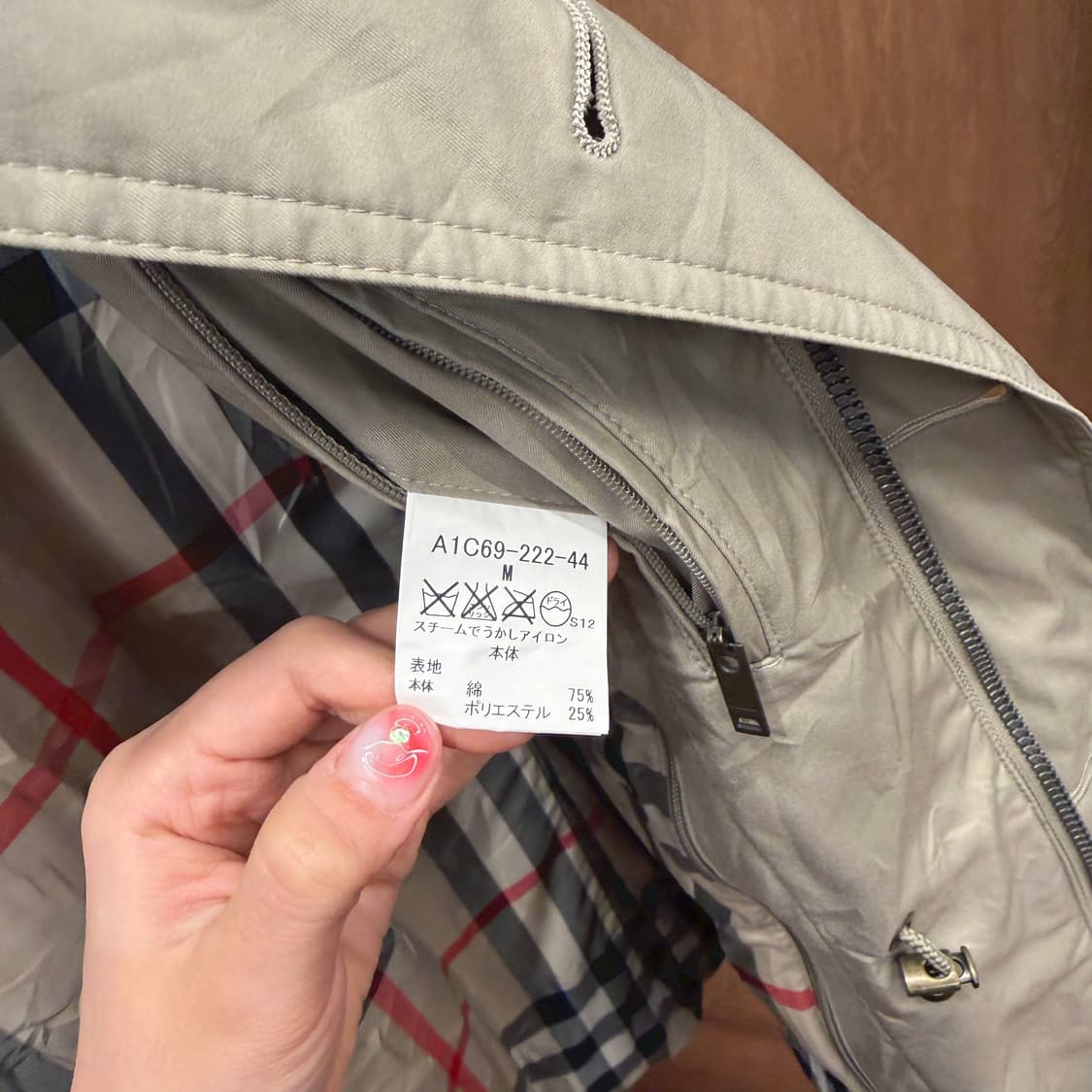 버버리 런던 후드 사파리 자켓 체크 라이닝 허리 스트링 디테일 베이지 상품이미지7