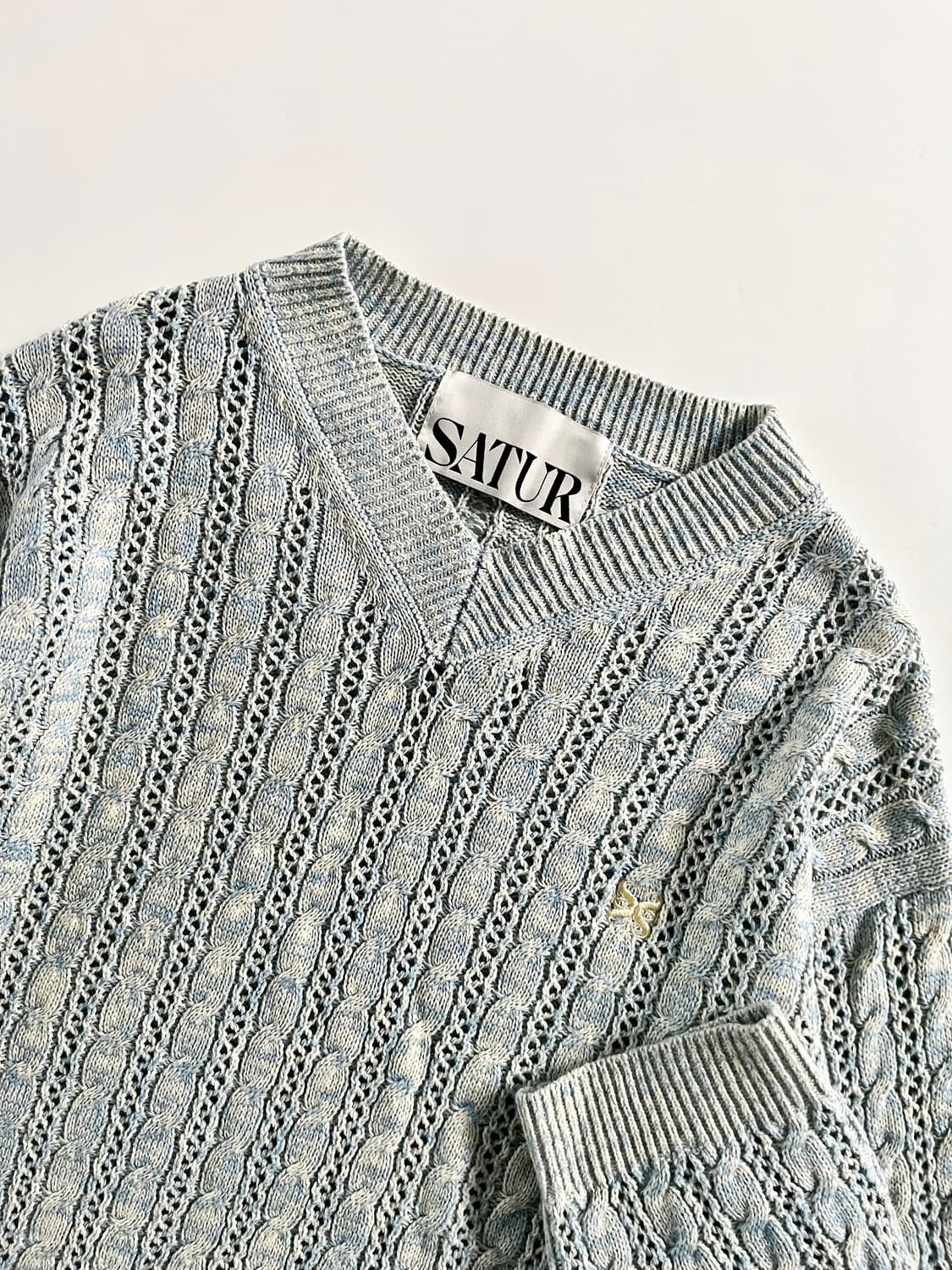 Satur 새터 자수로고 베이비블루 케이블 크로쉐 니트 상품이미지2