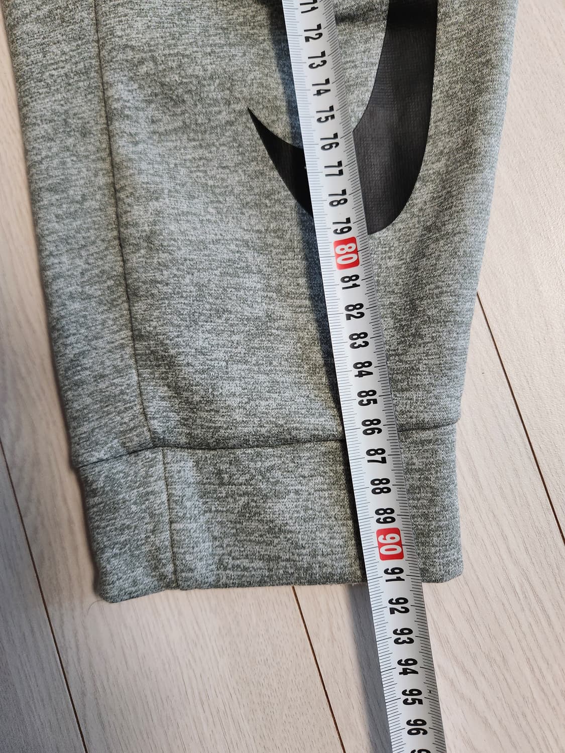 새상품급)나이키 기모 조거 써마 스우시 트레이닝 팬츠 그레이 사이즈m

 상품이미지8