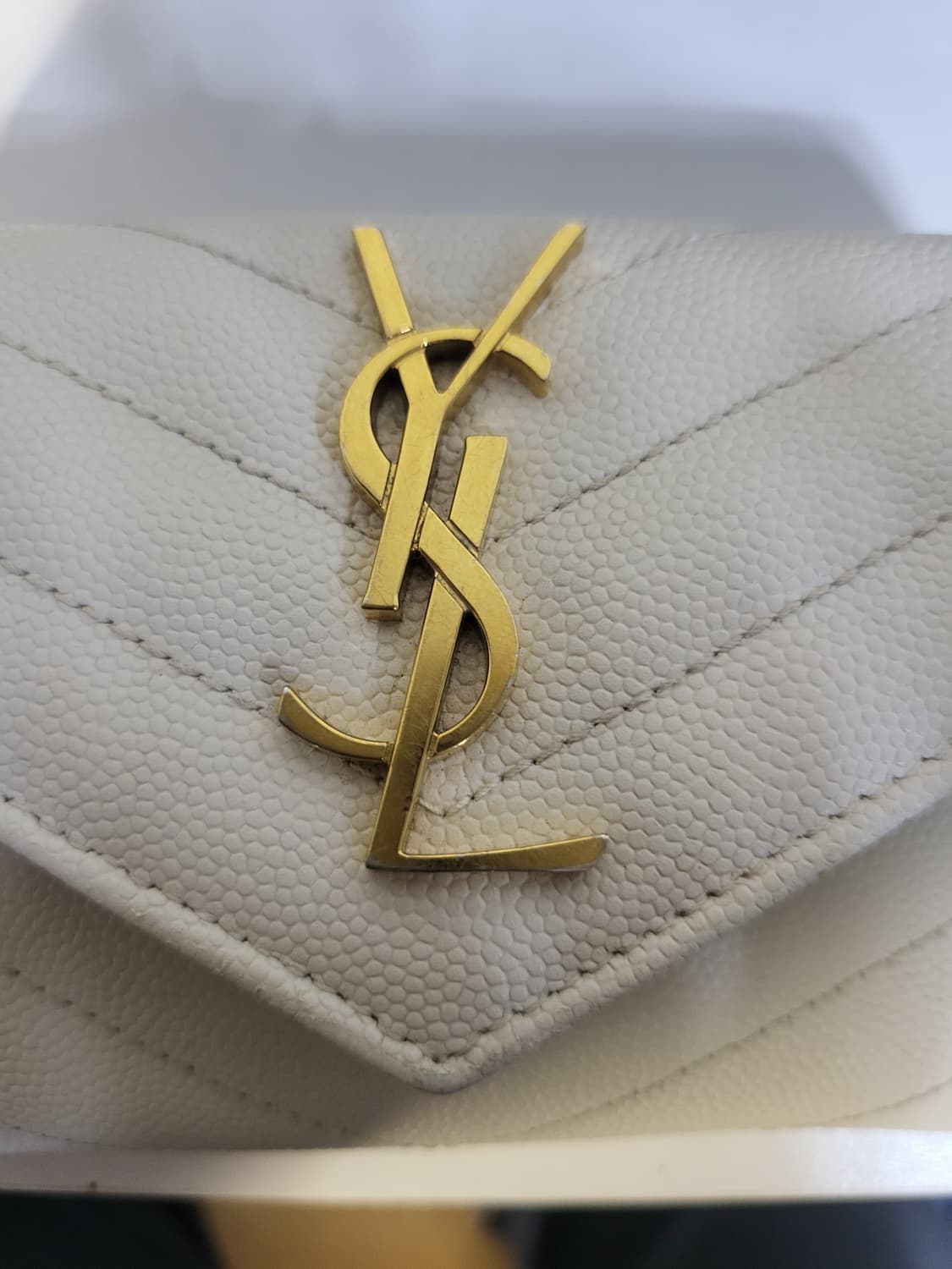 생로랑 모노그램 플랩 반지갑  상품이미지1