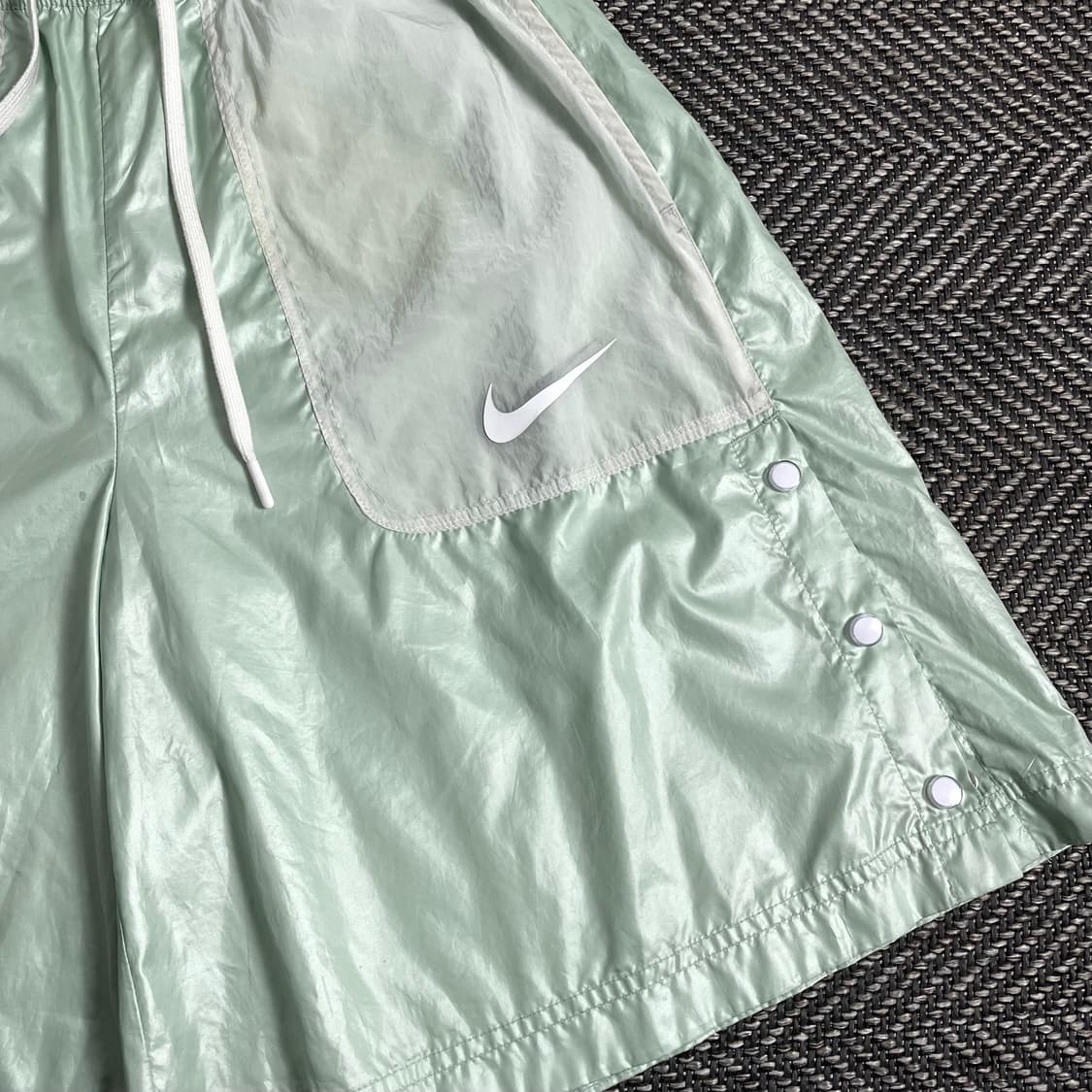 나이키 우먼스 더블 스우시 나일론 버뮤다 팬츠 o 3014 상품이미지2