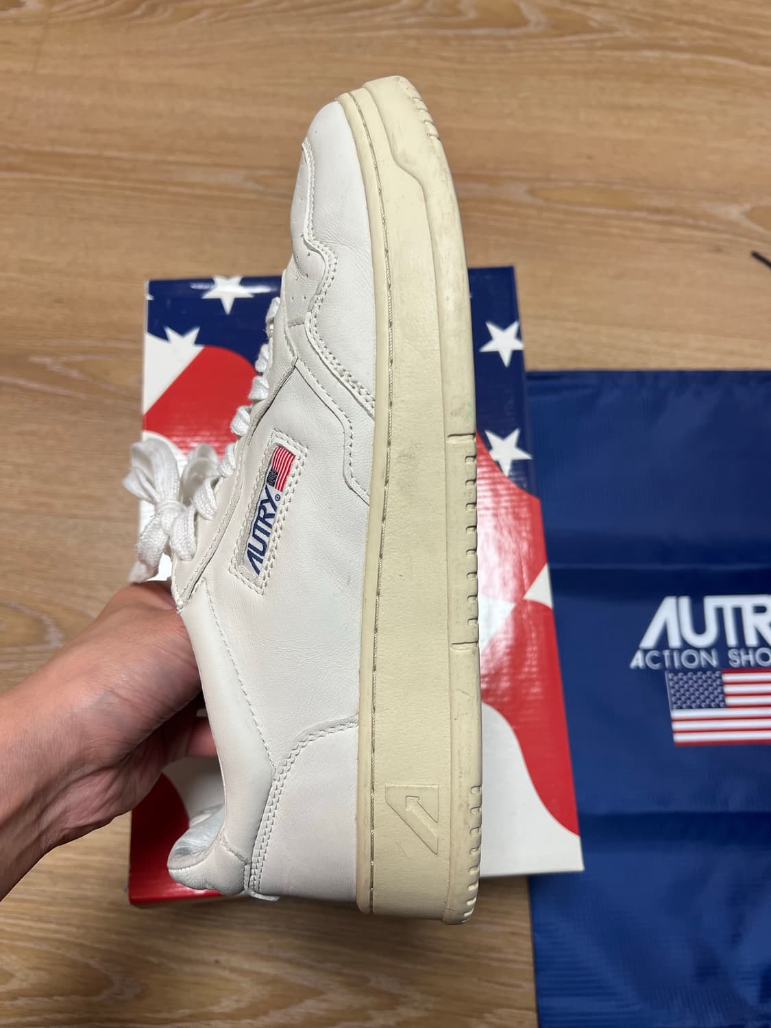 오트리 스니커즈 상품이미지2