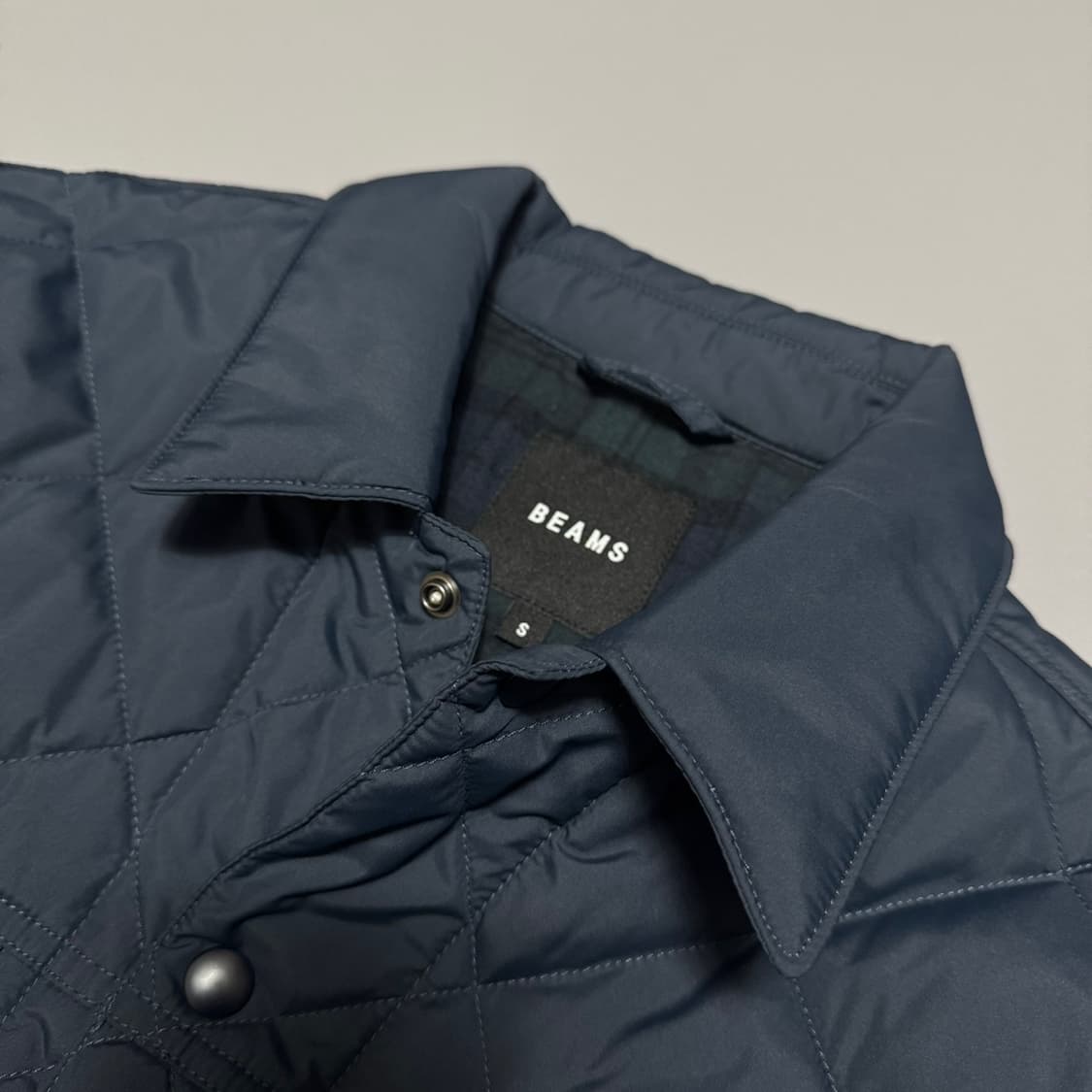 빔즈(BEAMS) 다크네이비컬러 폴리에스터 퀄팅 트러커 자켓 상품이미지3