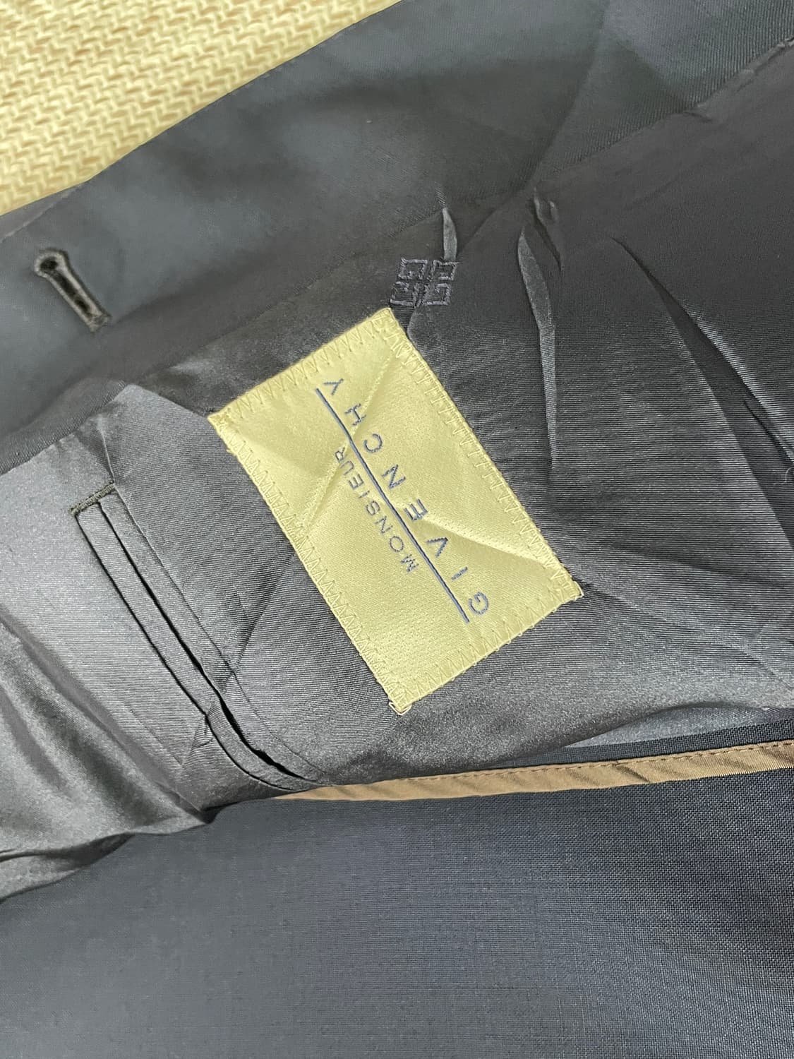 지방시 스트럭처드 숄더 싱글 테일러드 자켓 J03594 상품이미지5