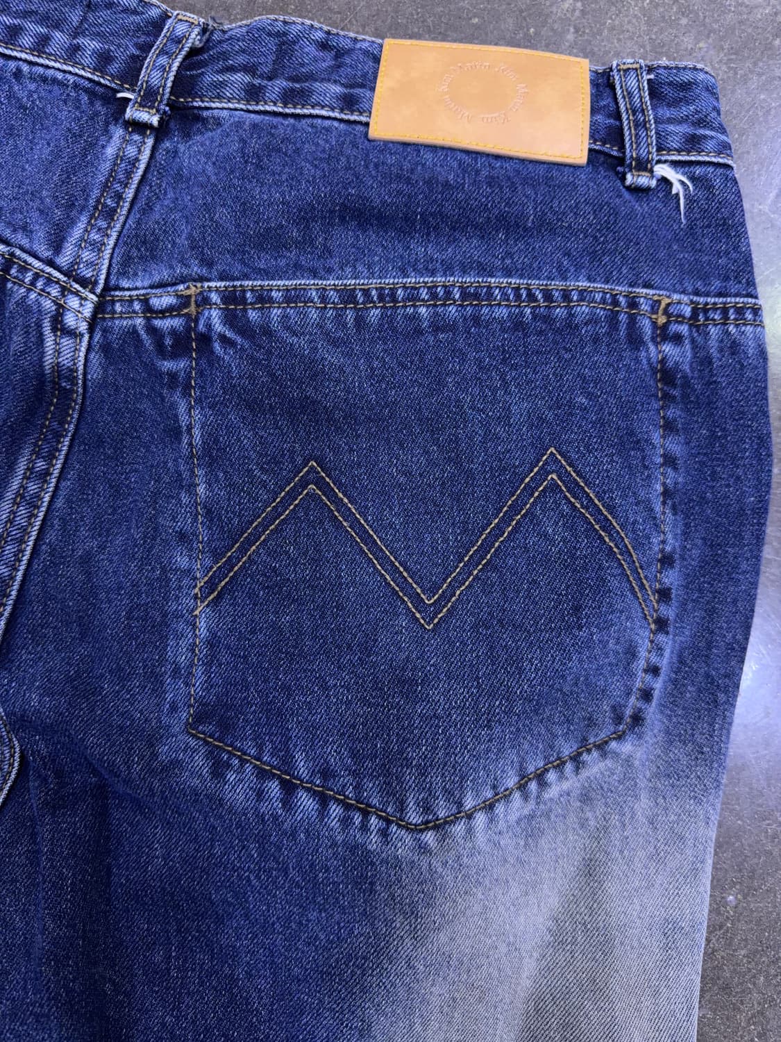 마뗑킴 포 맨 사이드 브러쉬 워시드 와이드 핏 데님팬츠 L 상품이미지7