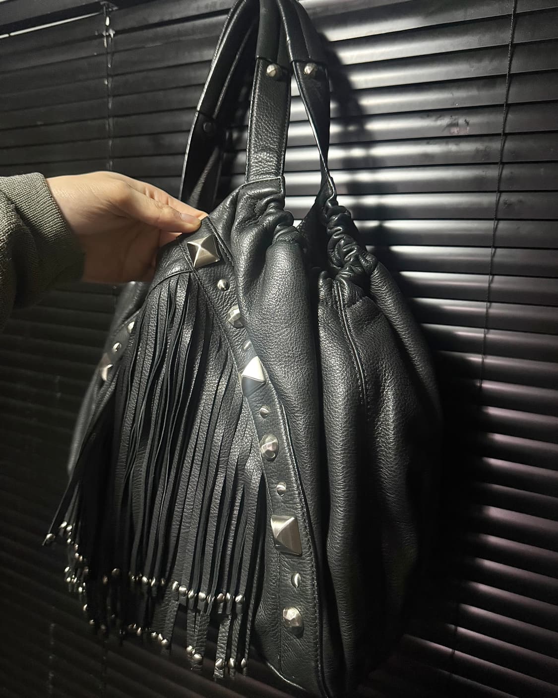 CETTU 찡 스터드 블랙 레더 소가죽 프린지 웨스턴 숄더백 고스 펑크 상품이미지5