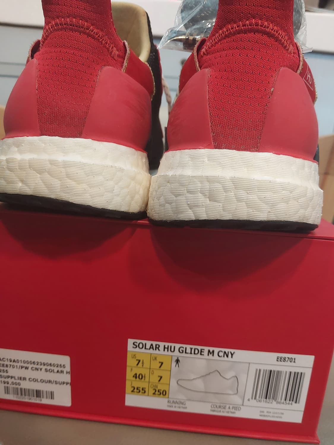 아디다스 x 퍼렐 솔라 Hu 글라이드 M CNY 울트라부스트 상품이미지6