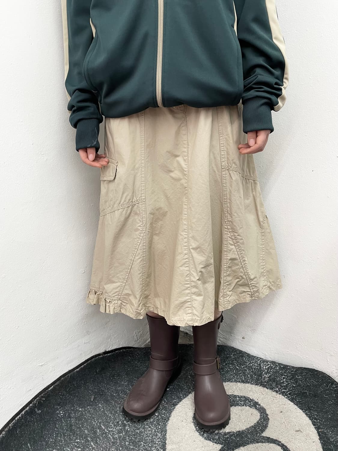 베이지 포켓 프릴 카고 스커트 상품이미지4