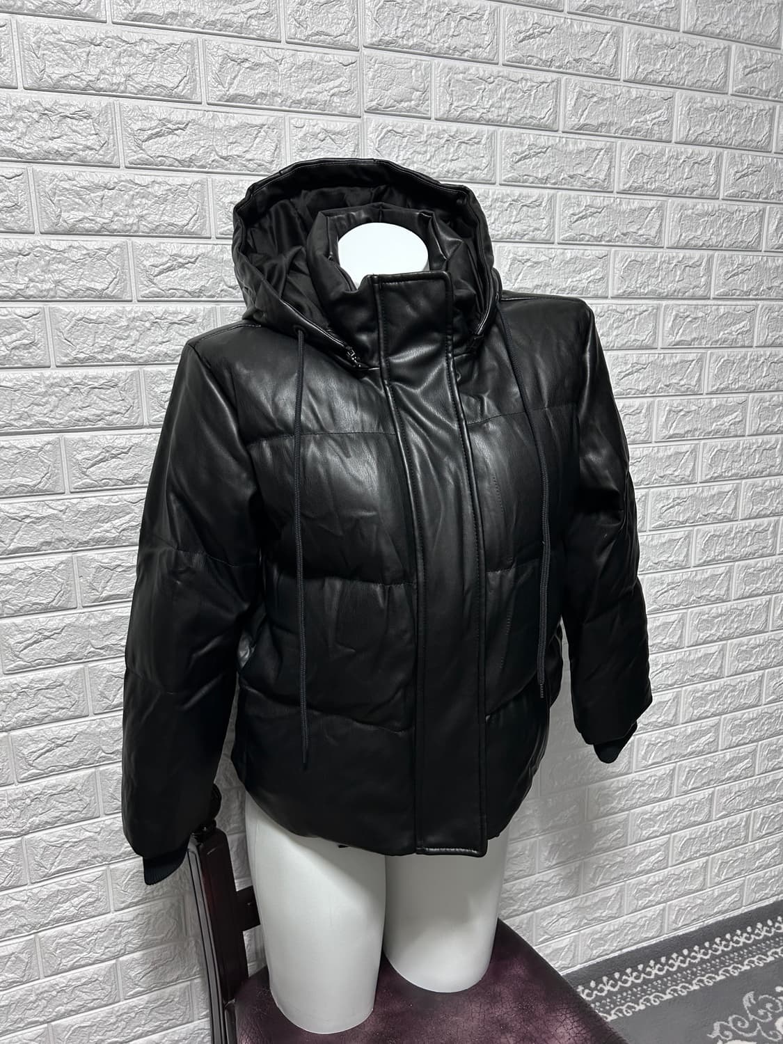 Alice and Olivia 후디드 비건 레더 자켓 상품이미지3