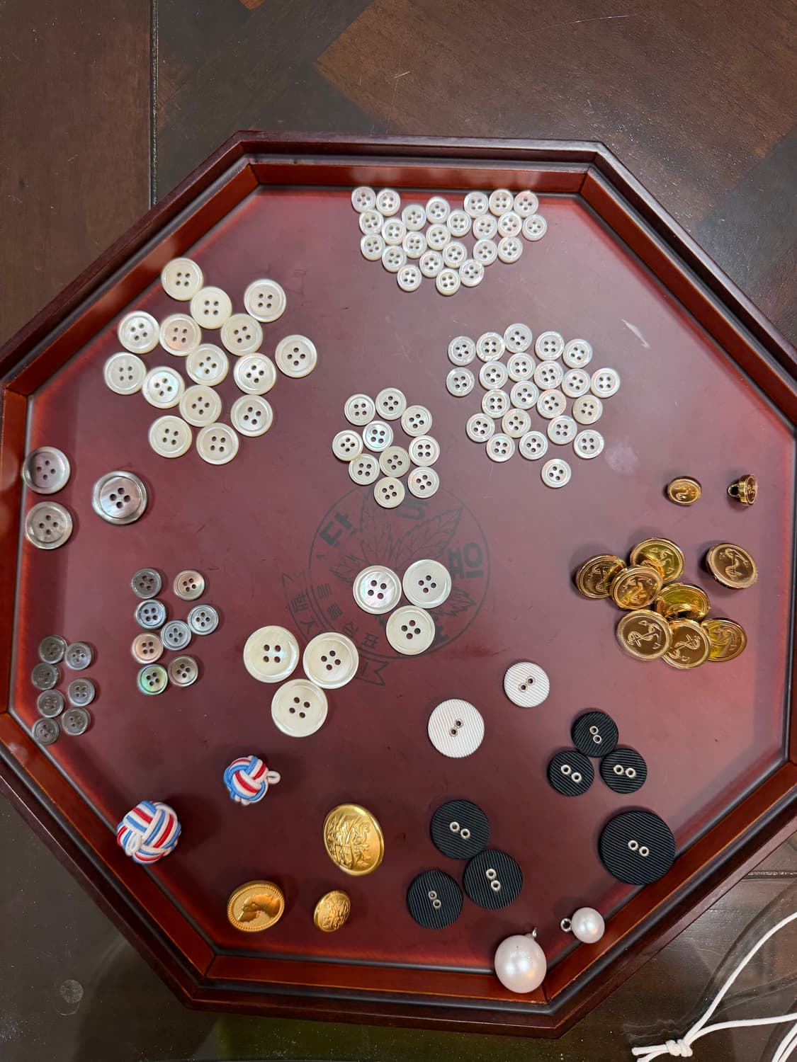 톰브라운 정품 각각의 다양한 단추들 많이있습니다. 새상품 팝니다.!!! 상품이미지1