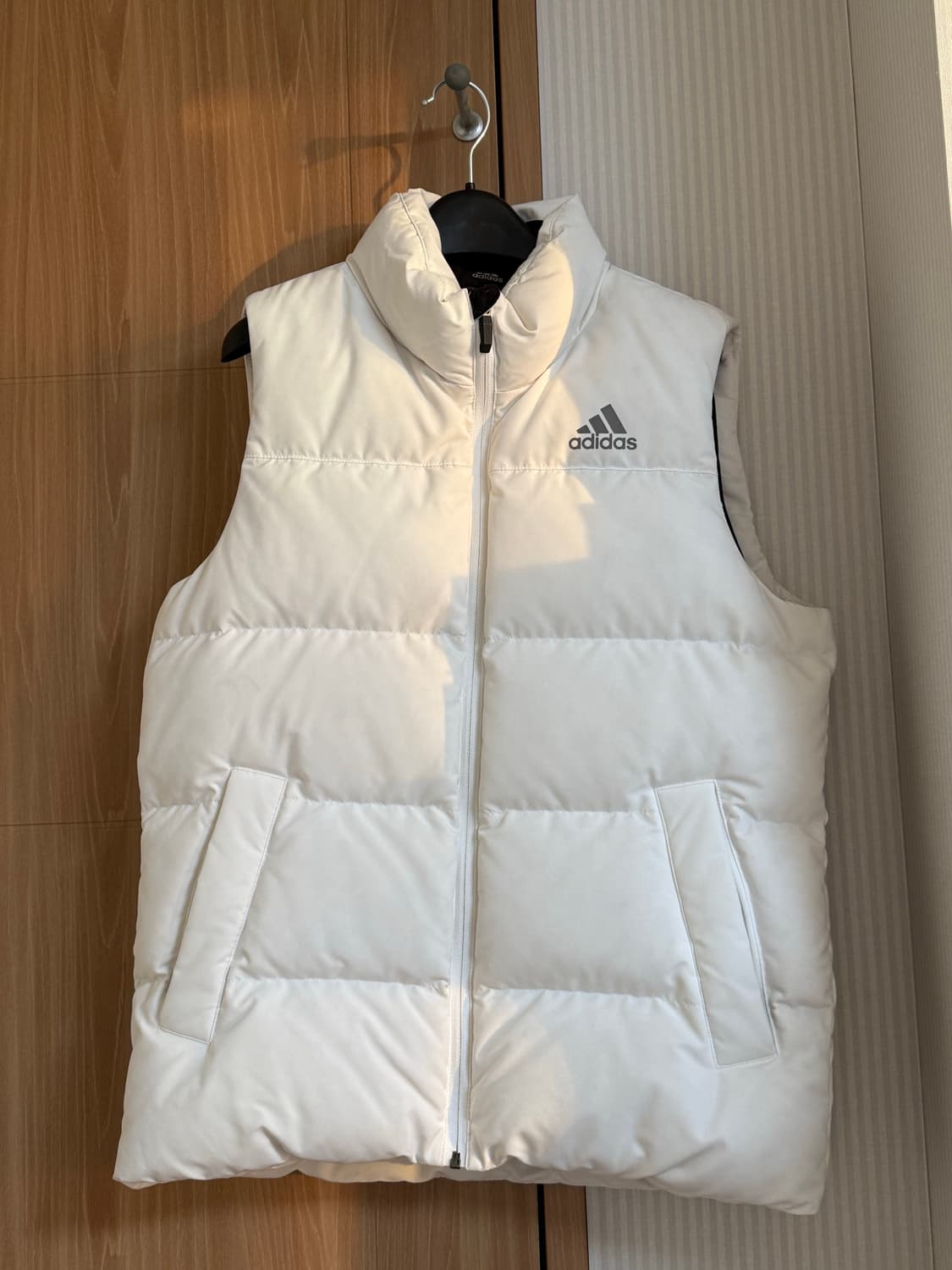 아디다스 화이트 조끼패딩 상품이미지1