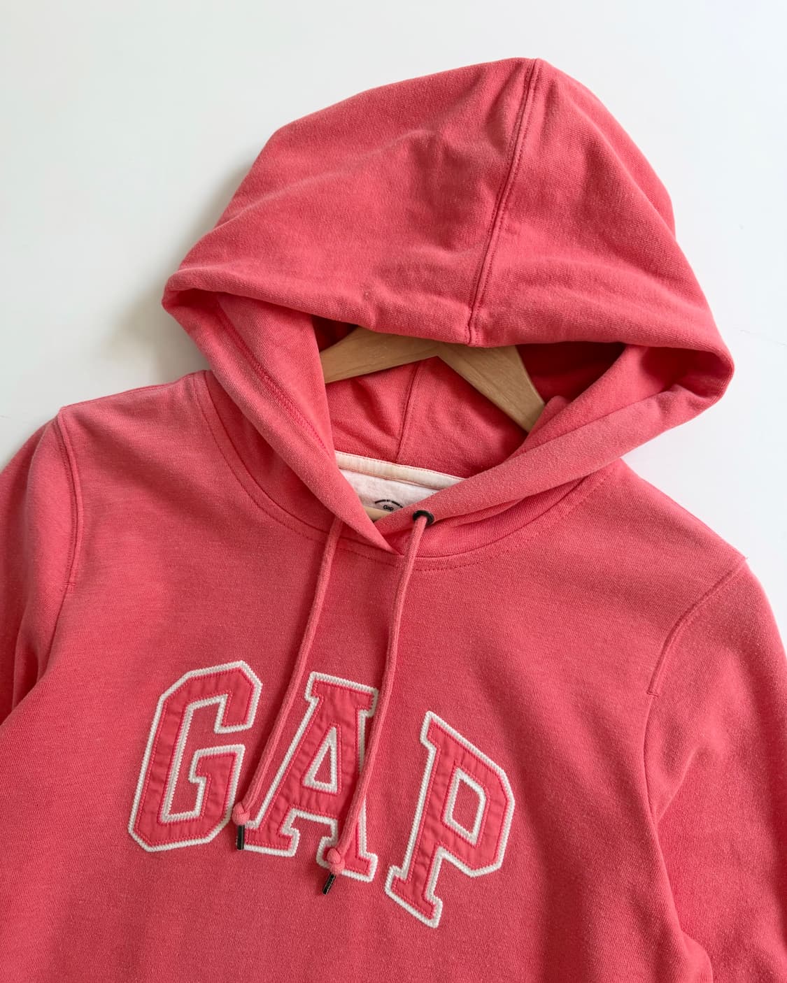 Gap 갭 코랄컬러 자수로고 후드티 상품이미지4