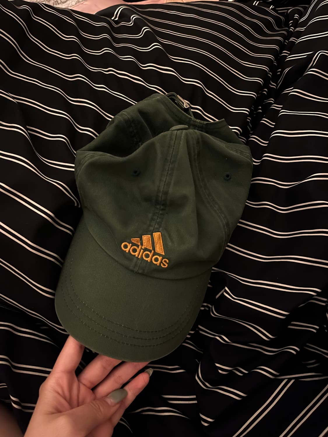 아디다스 볼캡 카키 상품이미지1