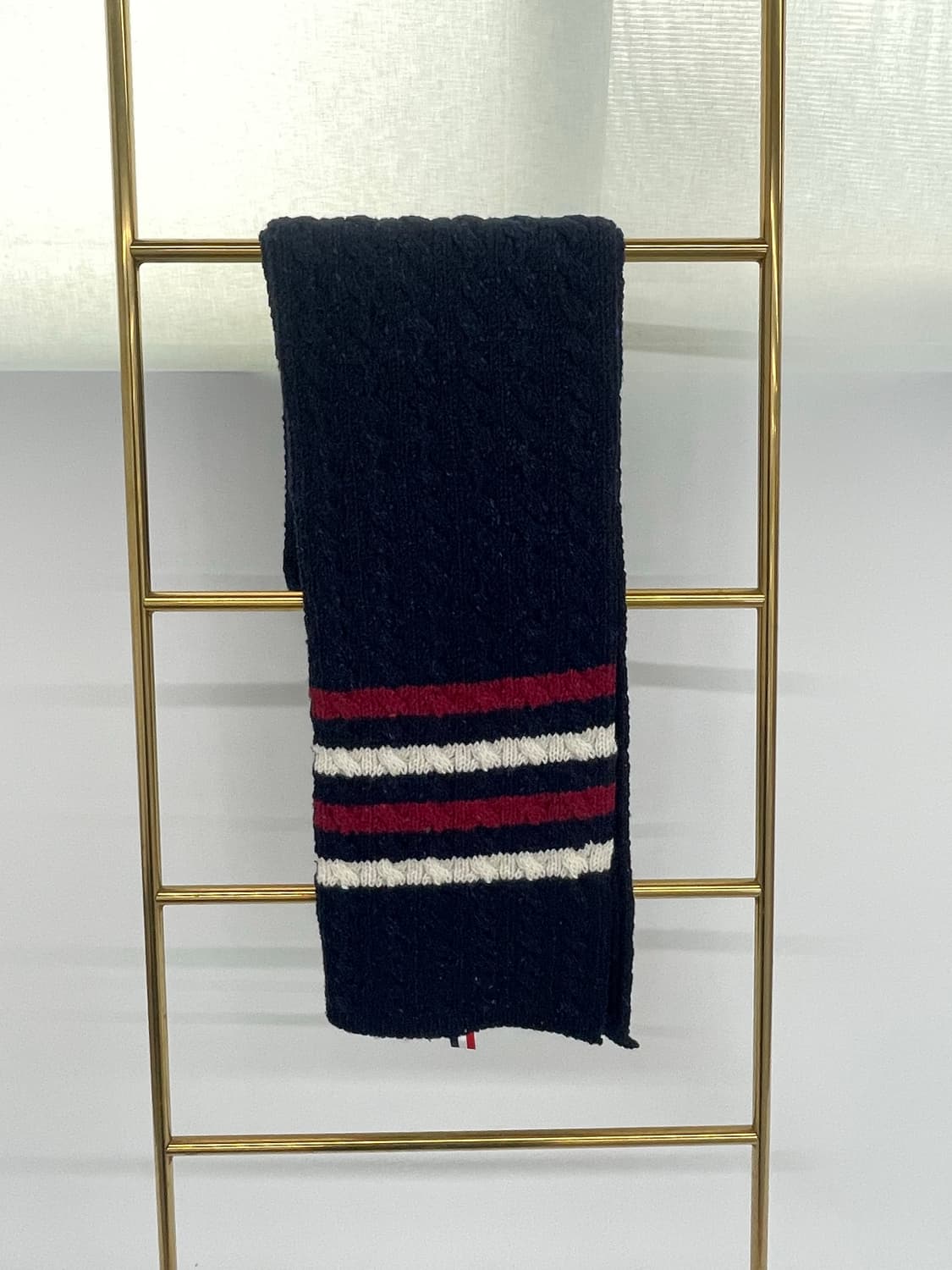 톰브라운 머플러 상품이미지2