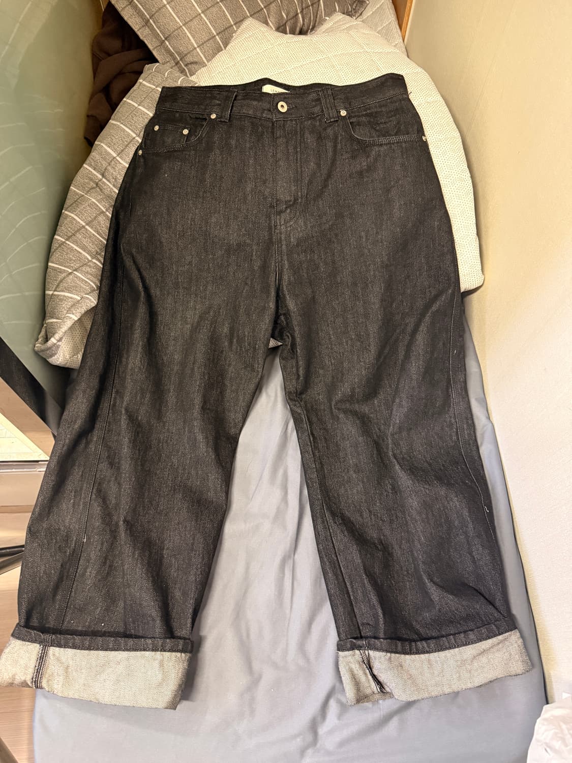 커브드핏 인디고 데님 팬츠 블랙컬러 상품이미지3