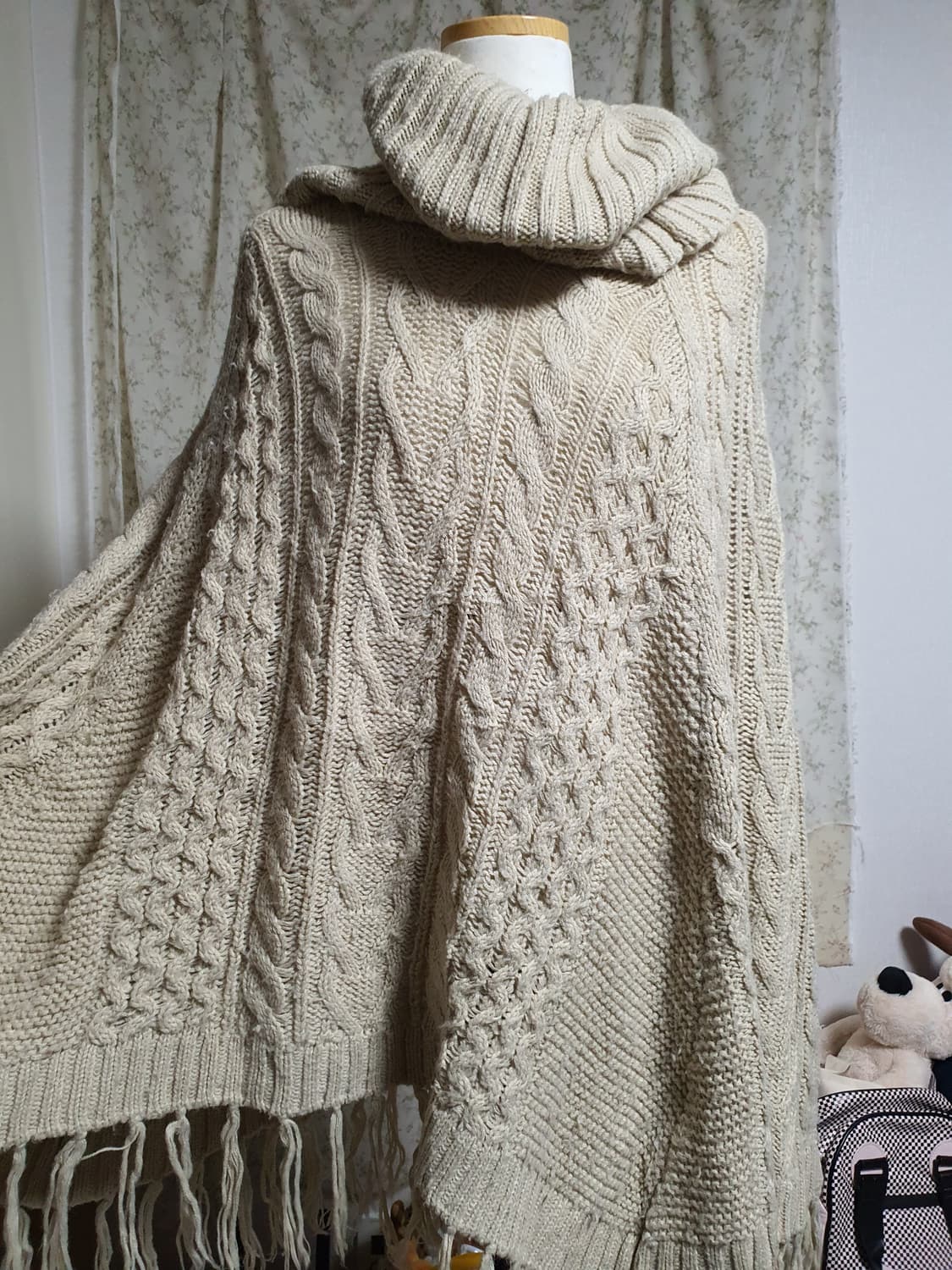 [모리걸] 달천깔 케이블 니트 숄 판초 아이보리 상품이미지3