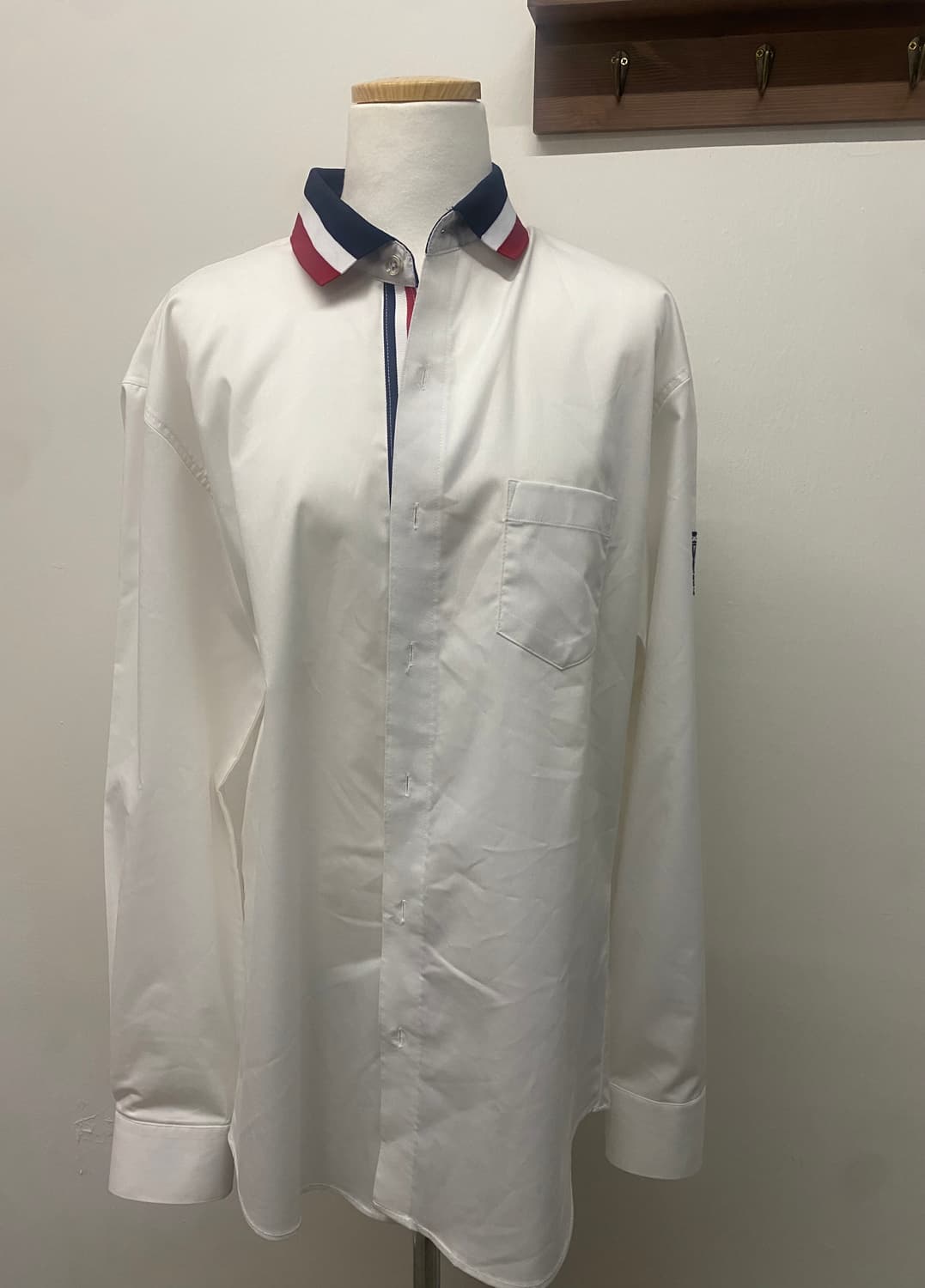 새상품 몽클레어 화이트 남성 셔츠 XL 상품이미지1