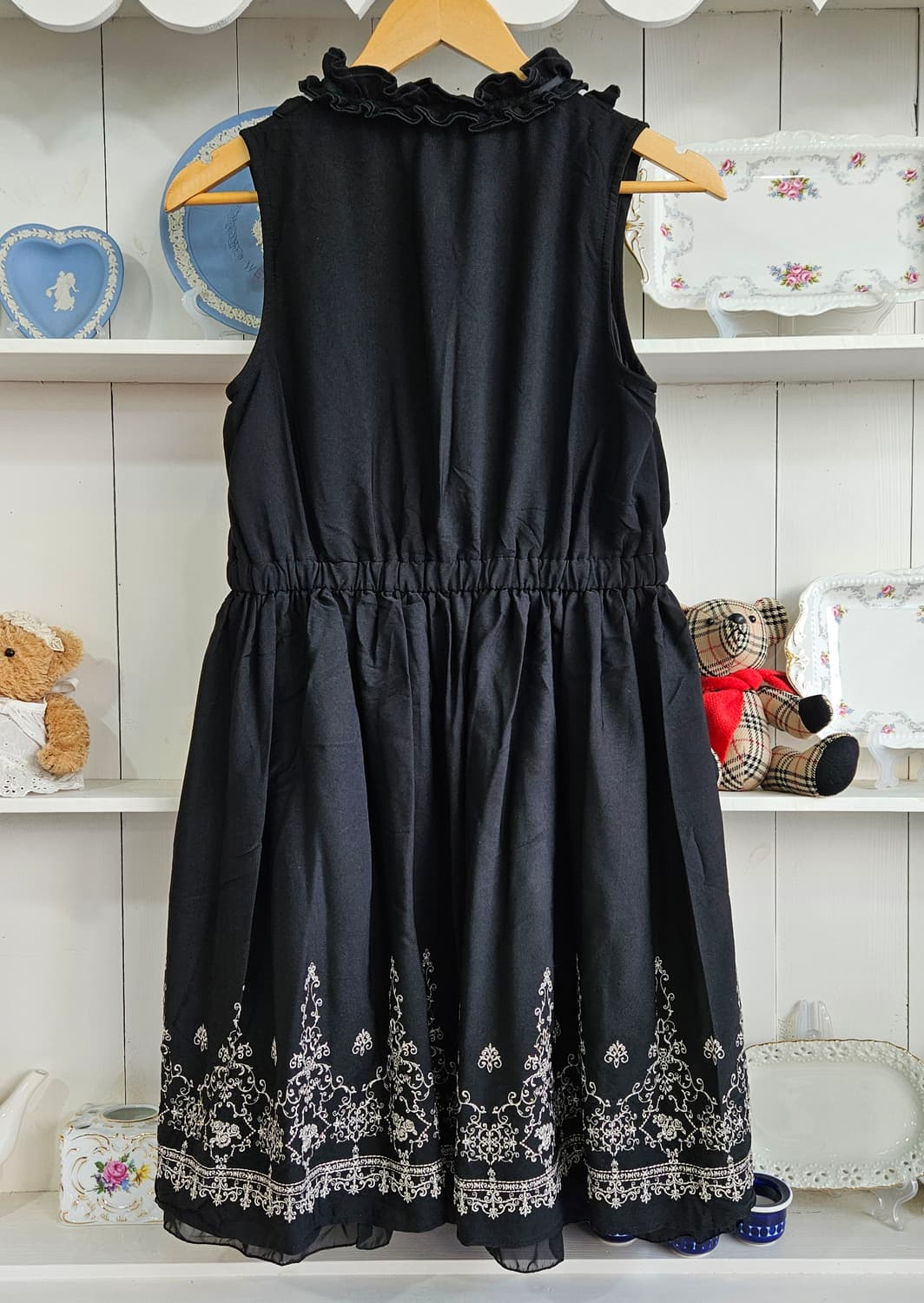 axes femme(엑시즈팜) 자수 프릴 블랙 원피스 상품이미지5