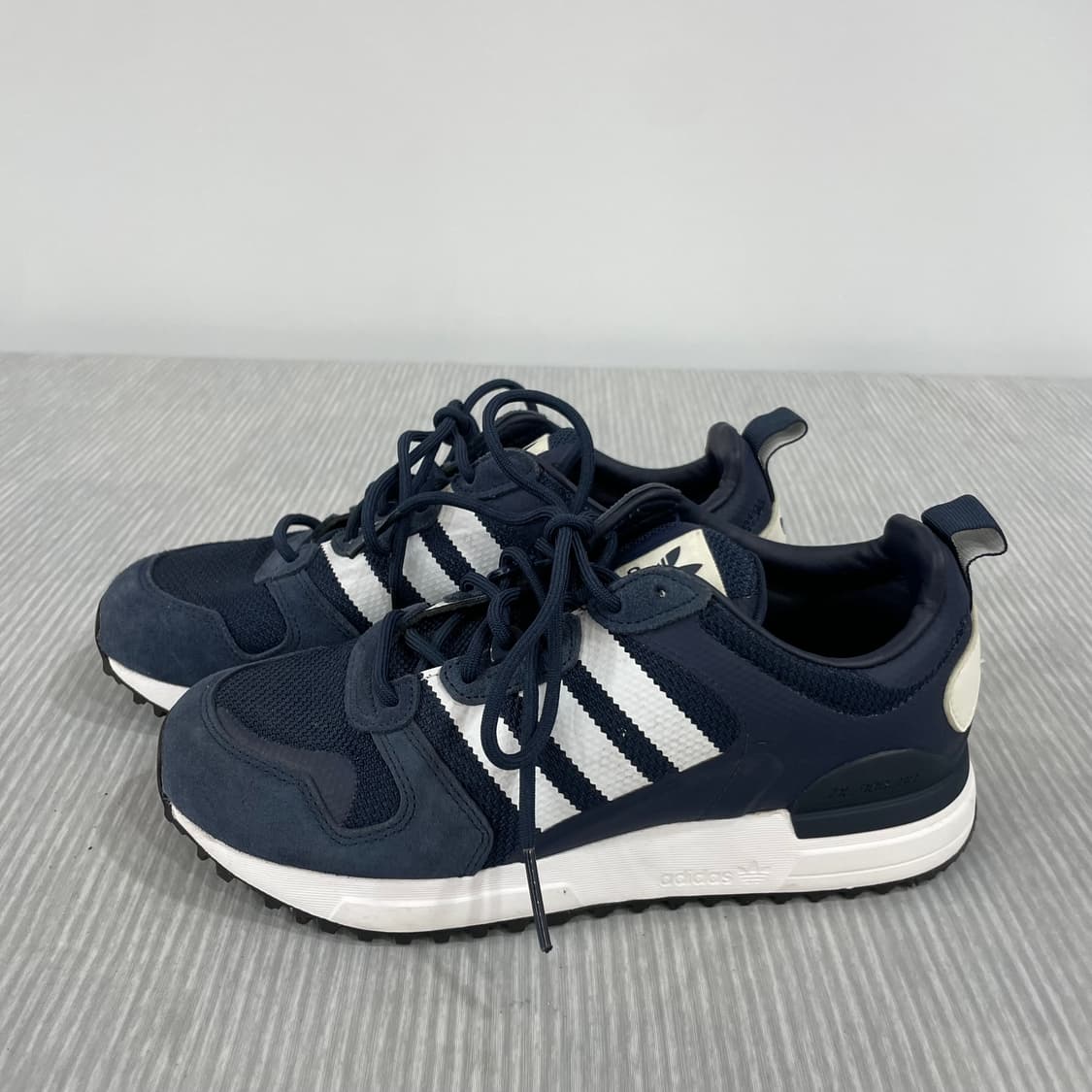 774) 아디다스 ZX 700 런닝화 240mm 상품이미지3