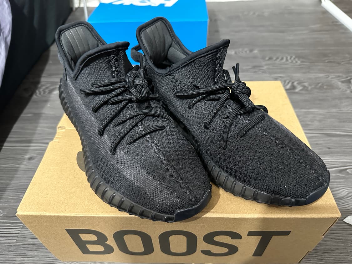 이지부스트 350 v2 오닉스 팝니다. 상품이미지1