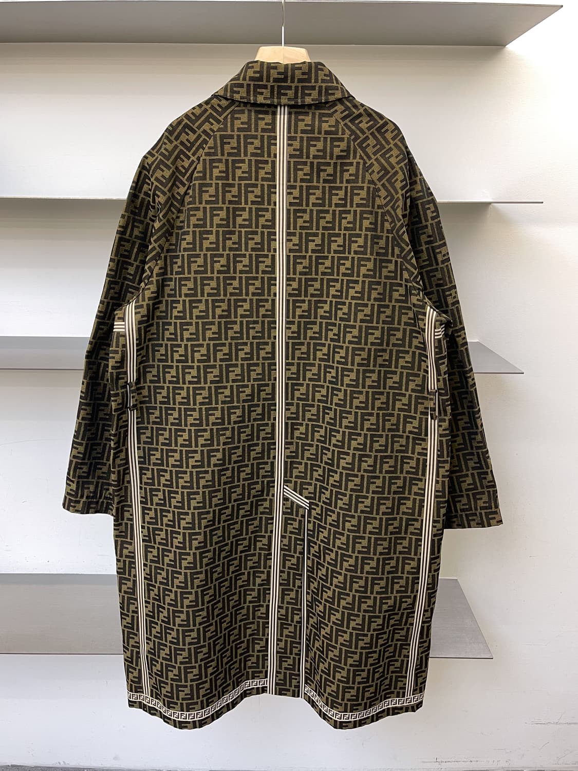 펜디 18fw FF 모노그램 트렌치 코트 상품이미지5